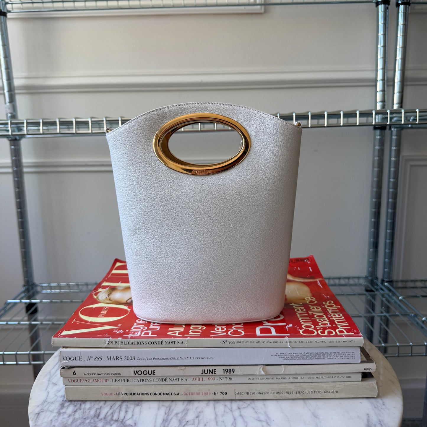 Pre-Owned White Leather Bucket Bag