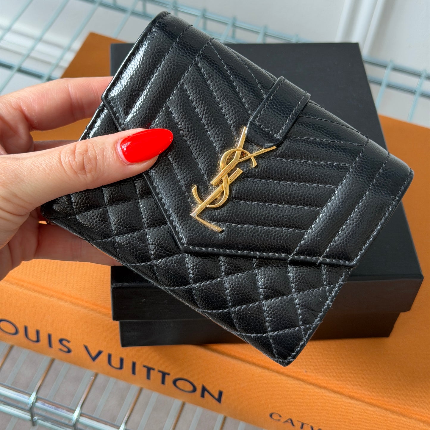 Pre-Owned Black Lou Leather Tri-Fold Wallet