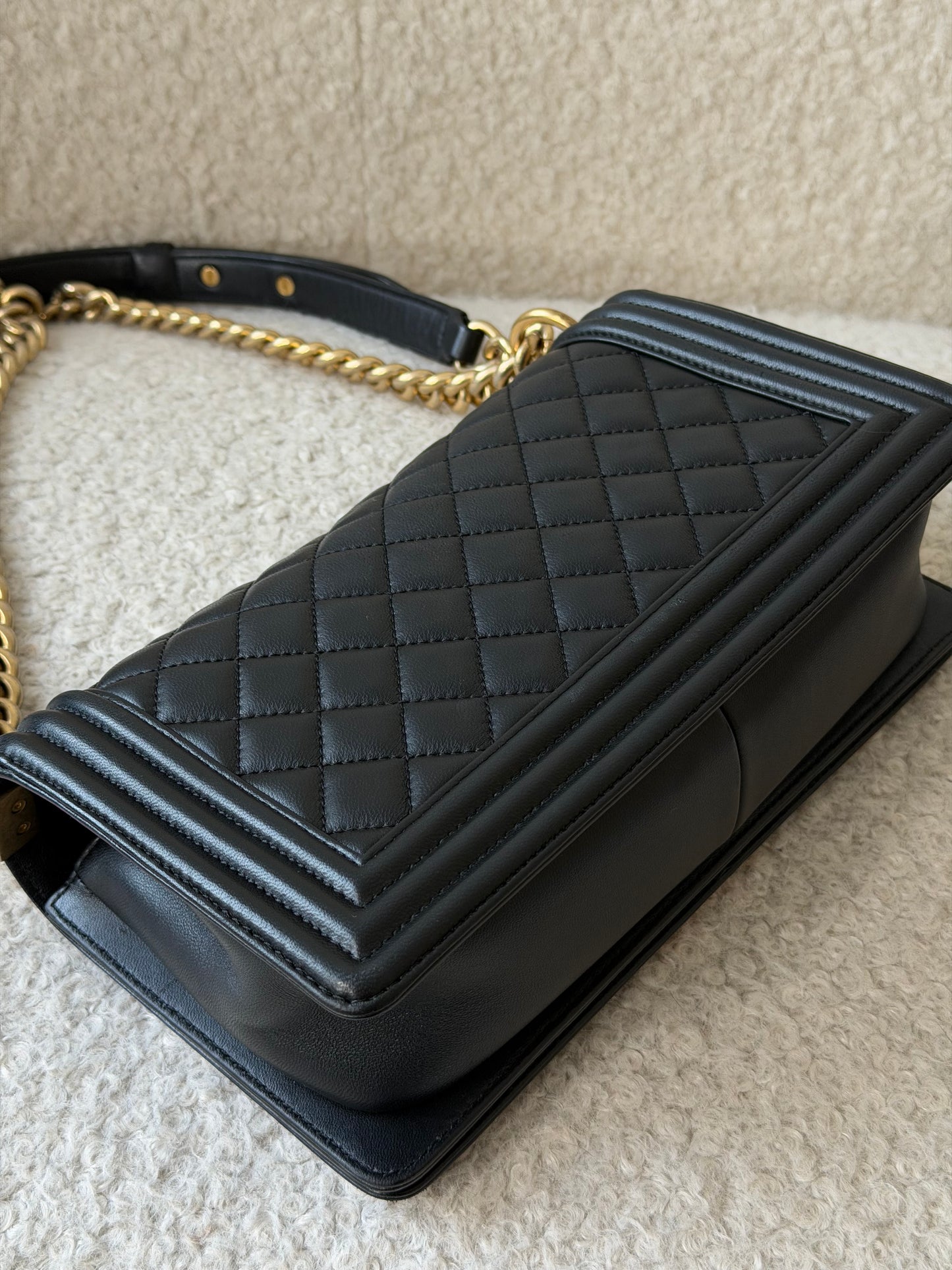 Pre-Owned Black Matelassé Lambskin Leather Boy Single Flap Handbag