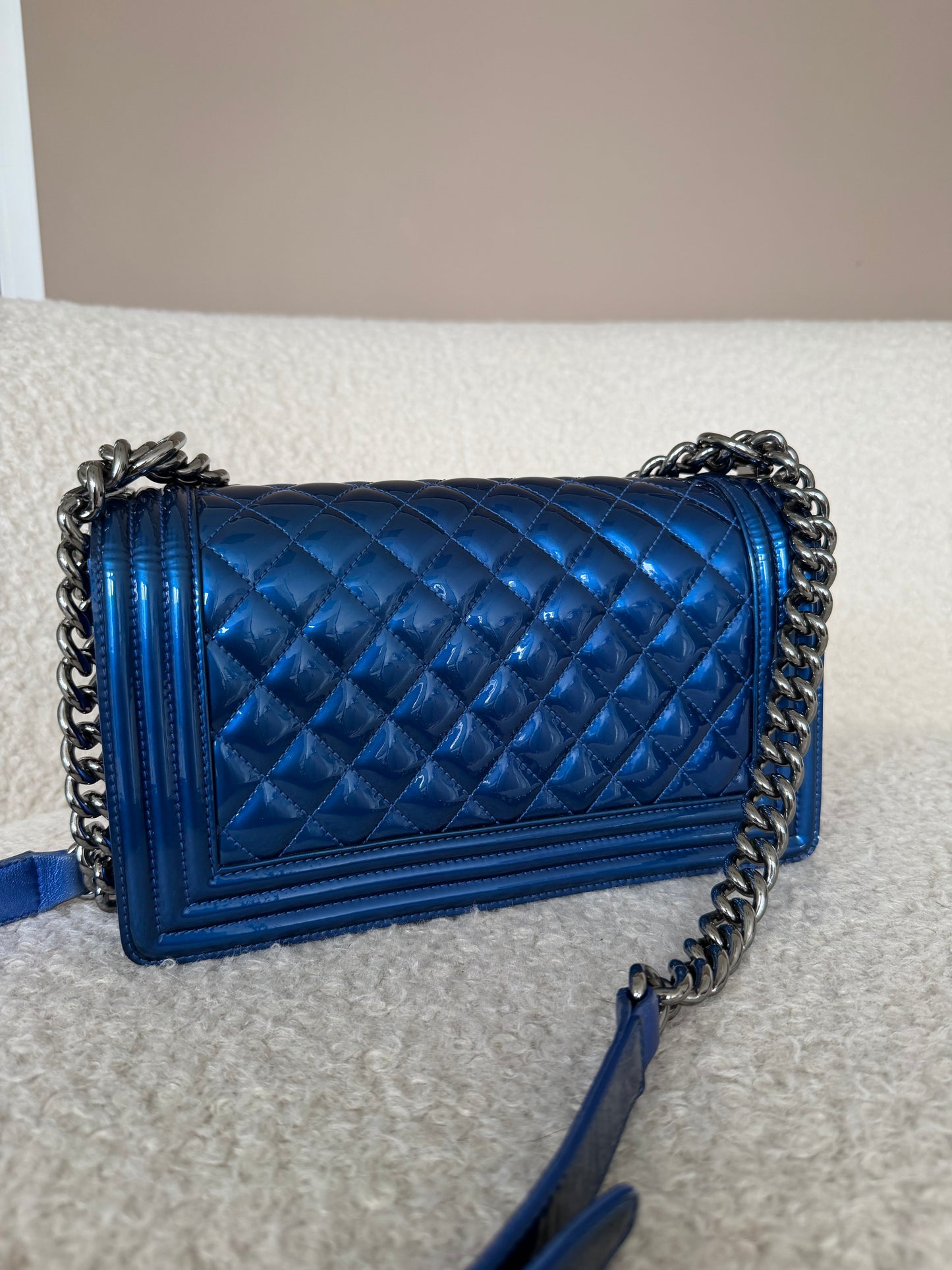 Pre-Owned Electric Blue Patent Leather Medium Boy Single Flap