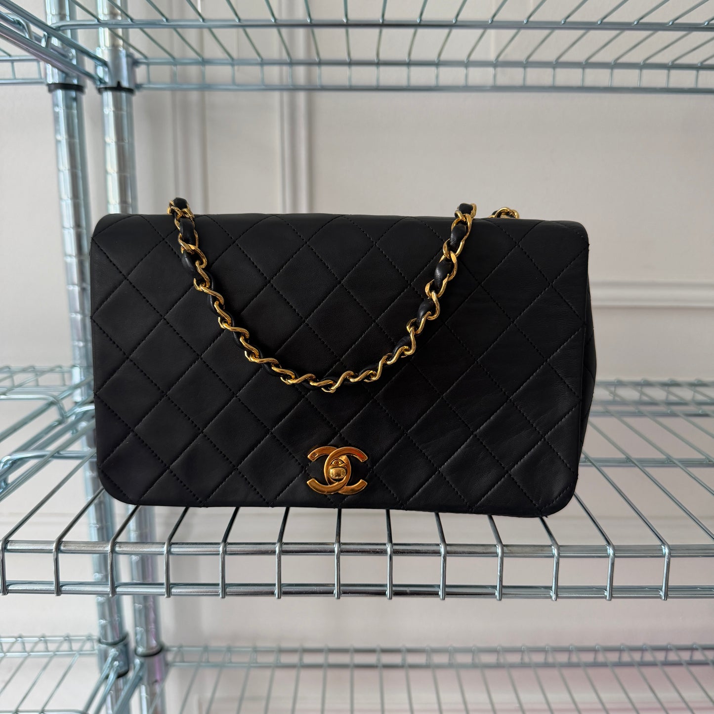 Pre-Owned Black Matelassé Lambskin Leather Full Flap Crossbody Bag