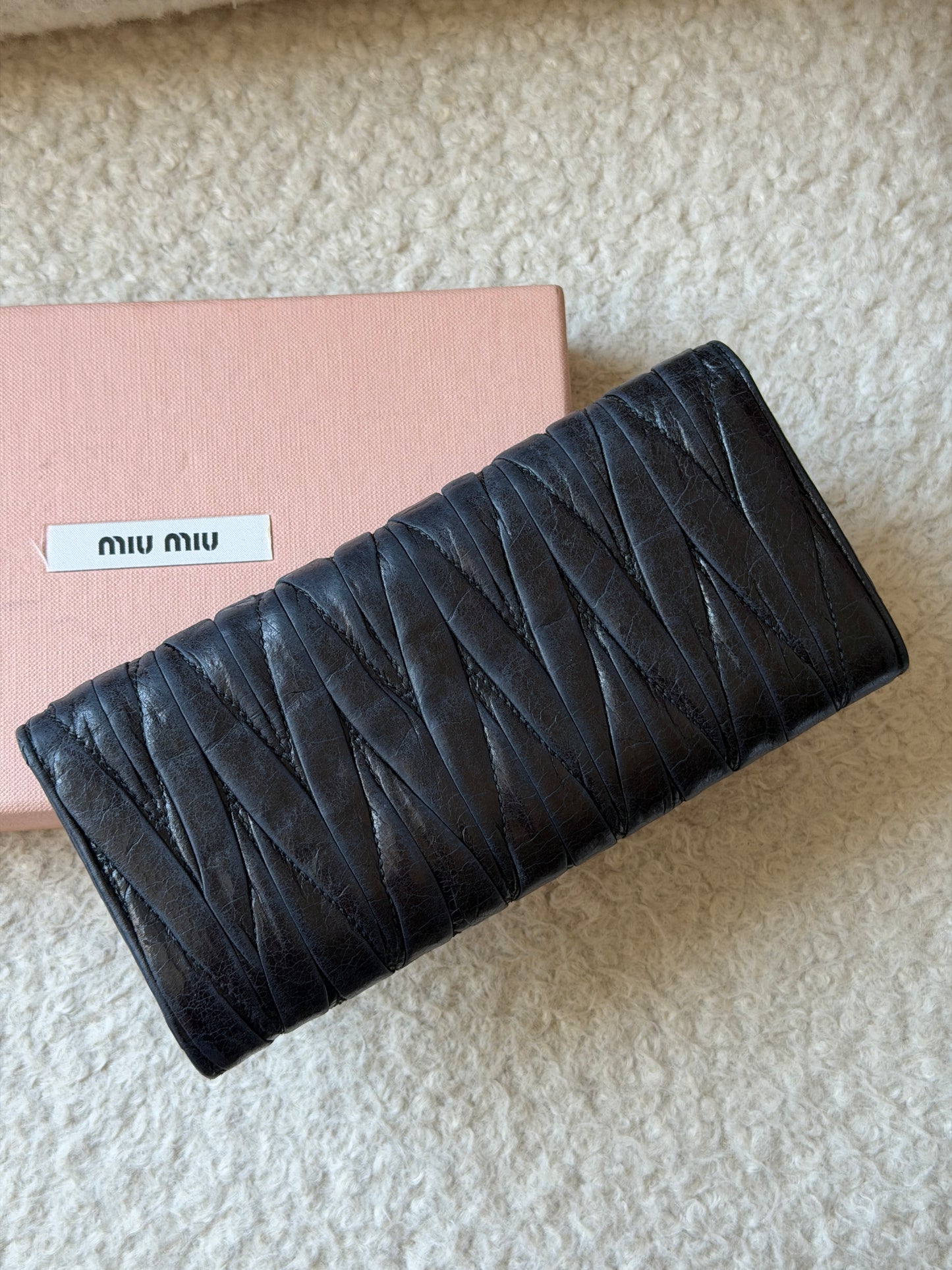 Pre-Owned Black Ruffled Nappa Leather Wallet