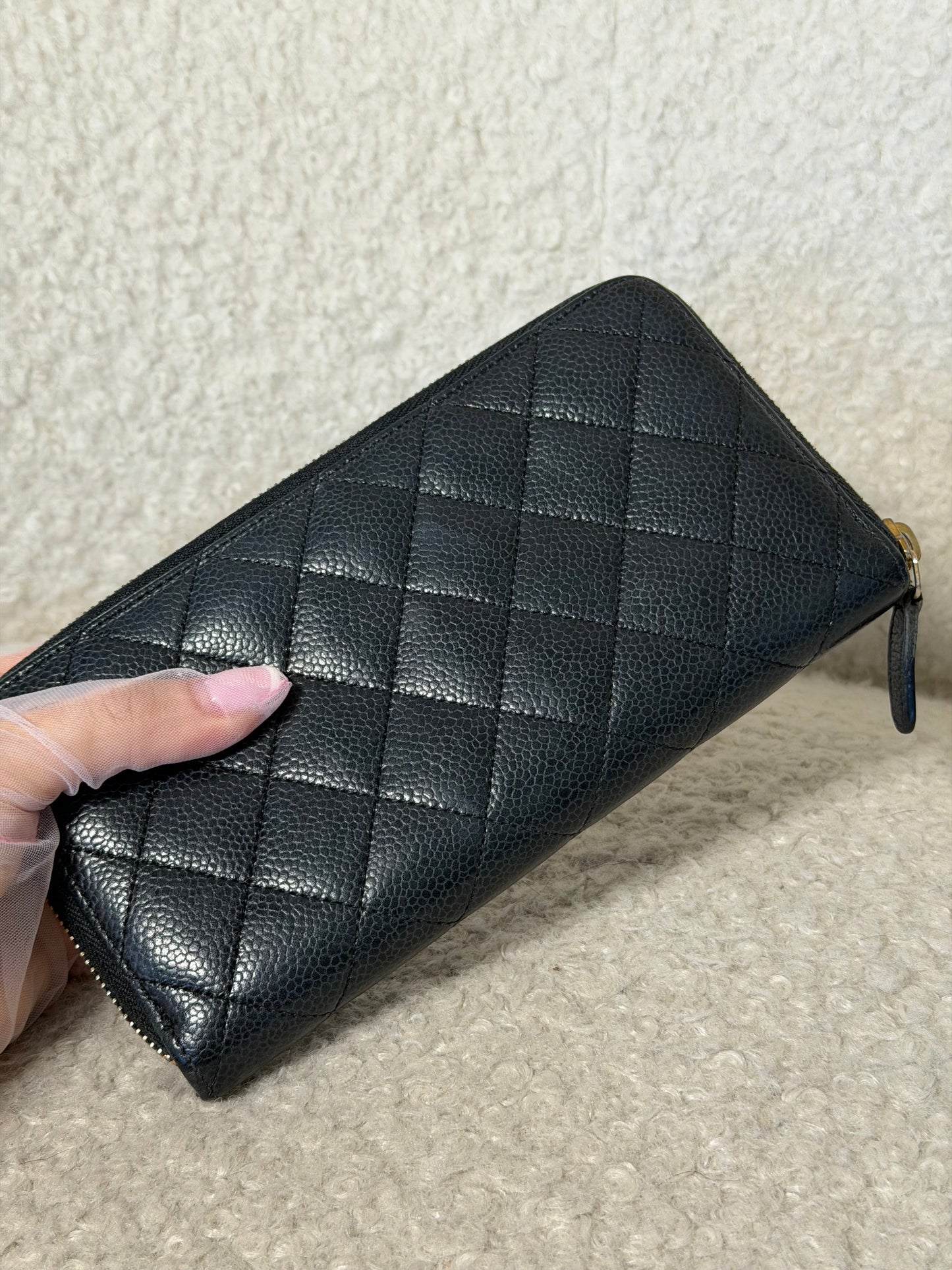Pre-Owned Black Matelassé Caviar Leather Zip Wallet