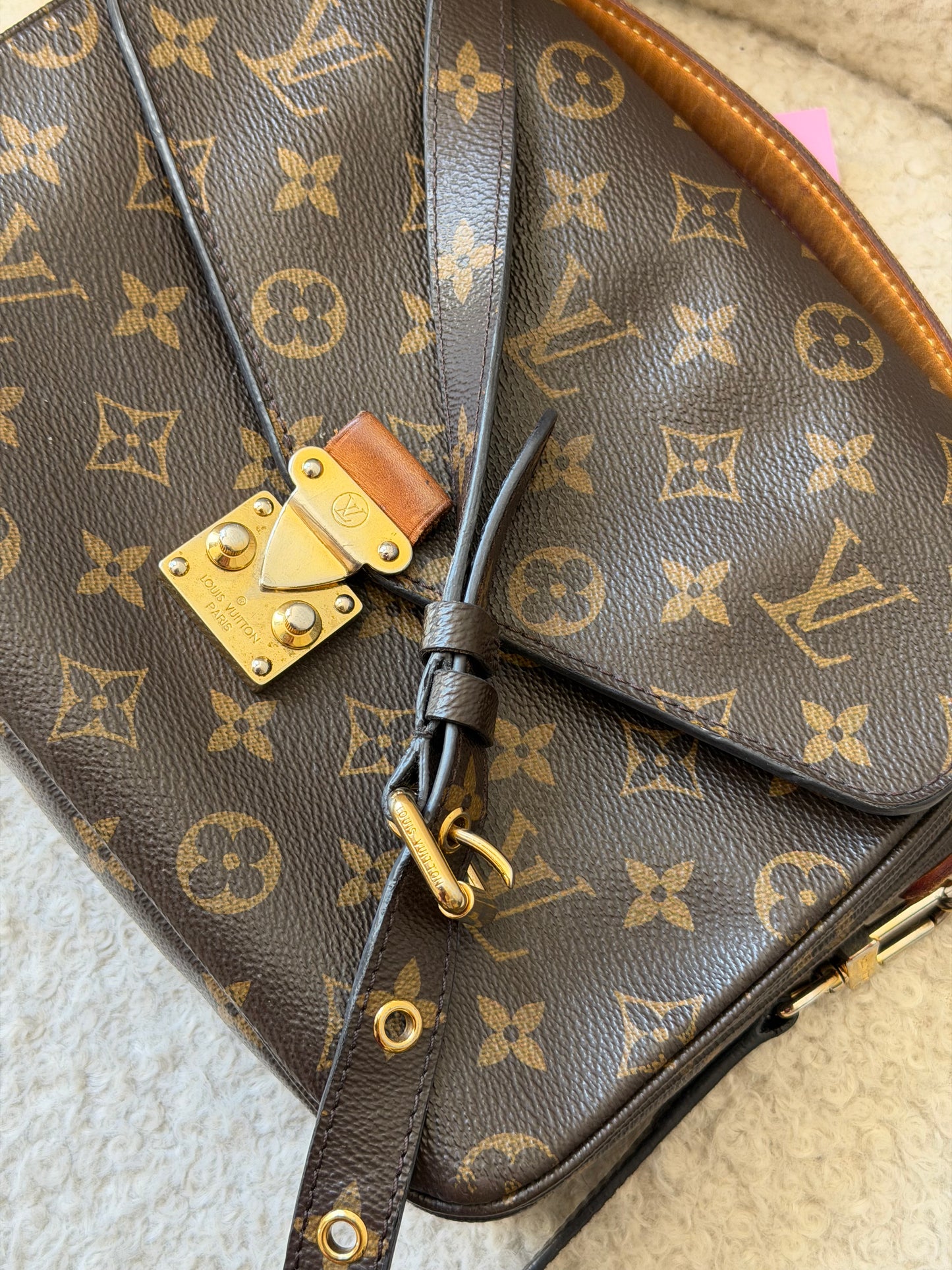 2018 Monogram Canvas Pochette Metis Handbag