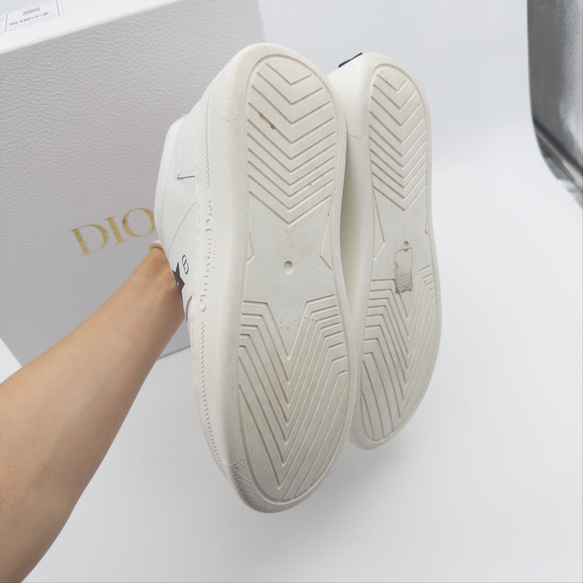 Pre-Owned White Leather Trainers (38)
