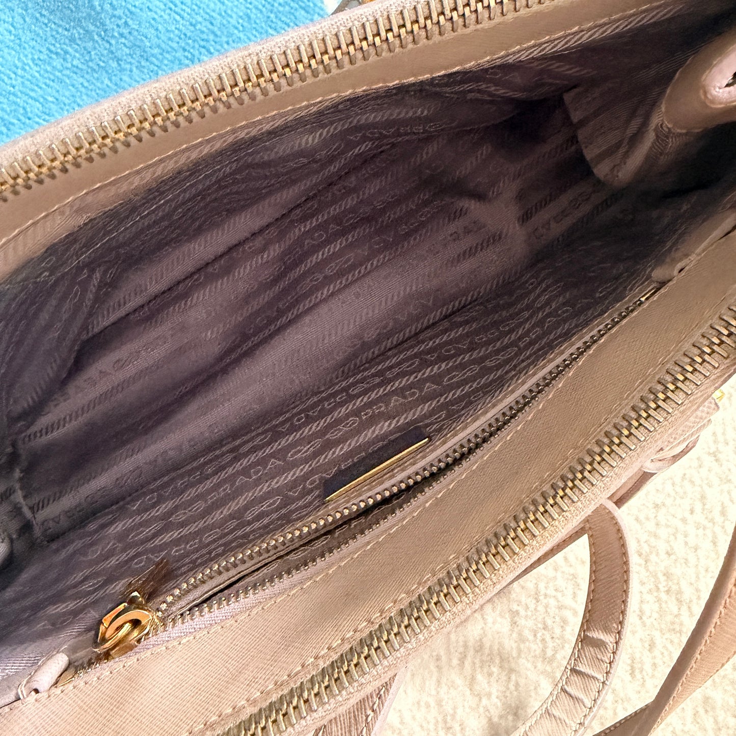 Pre-Owned Grey Saffiano Leather Galleria Handbag