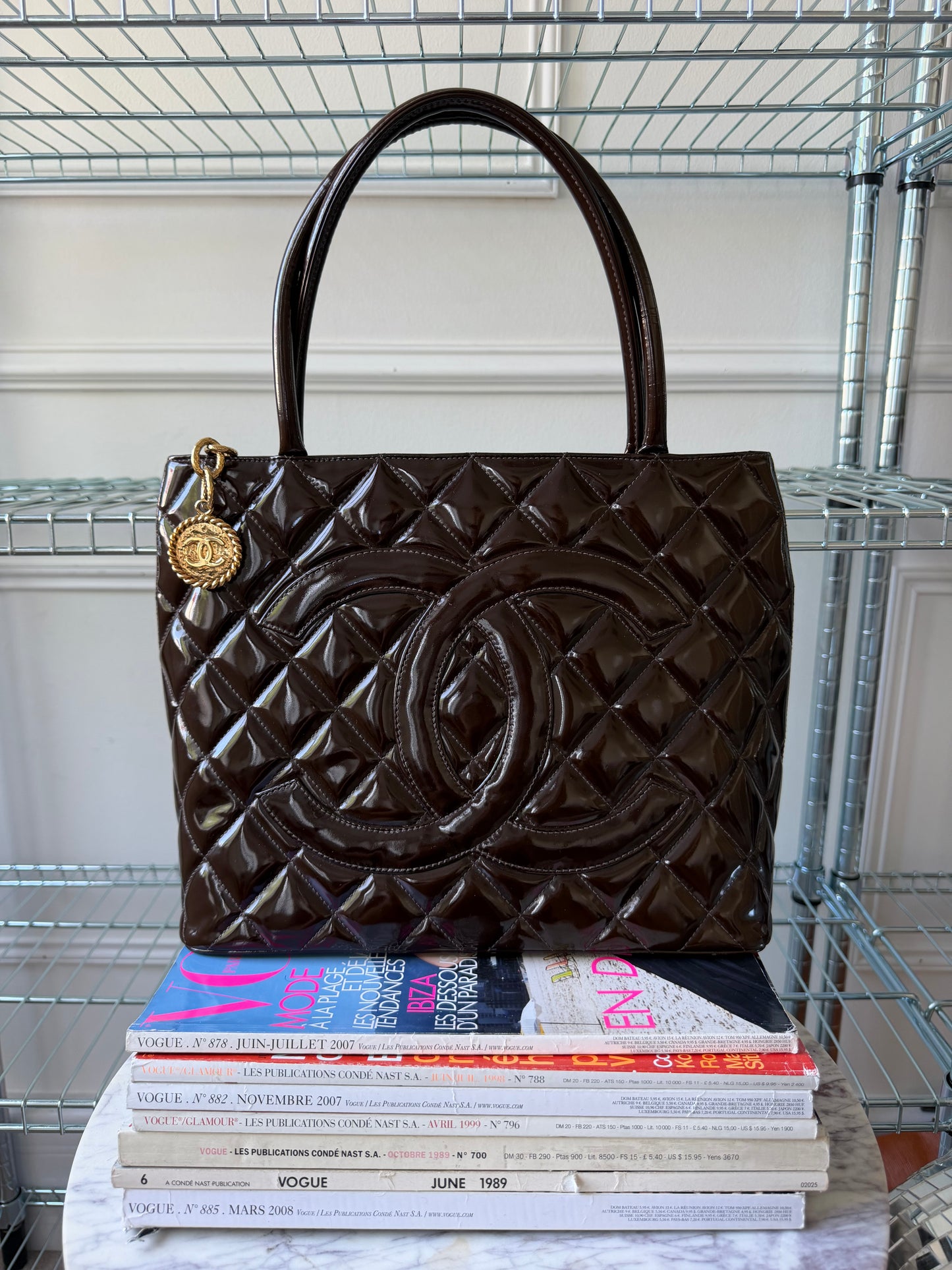 Pre-Owned Brown Patent Leather Medallion Tote Bag