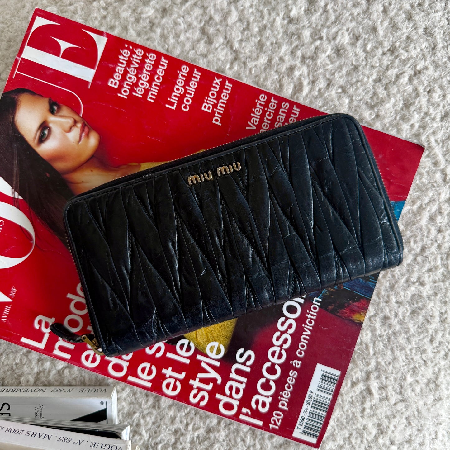 Pre-Owned Black Ruffled Leather Wallet