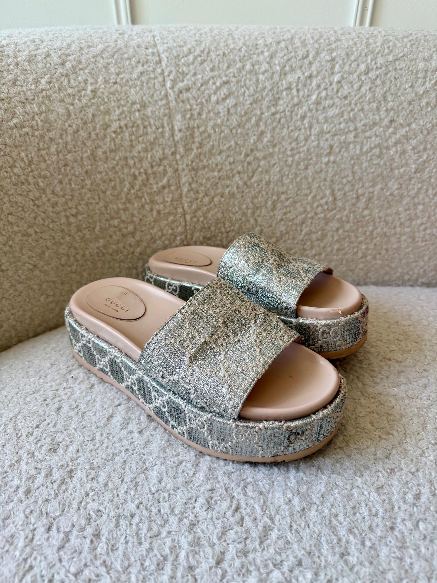 Silver/Beige Embroidered Fabric and Leather Sandal 39 Very good