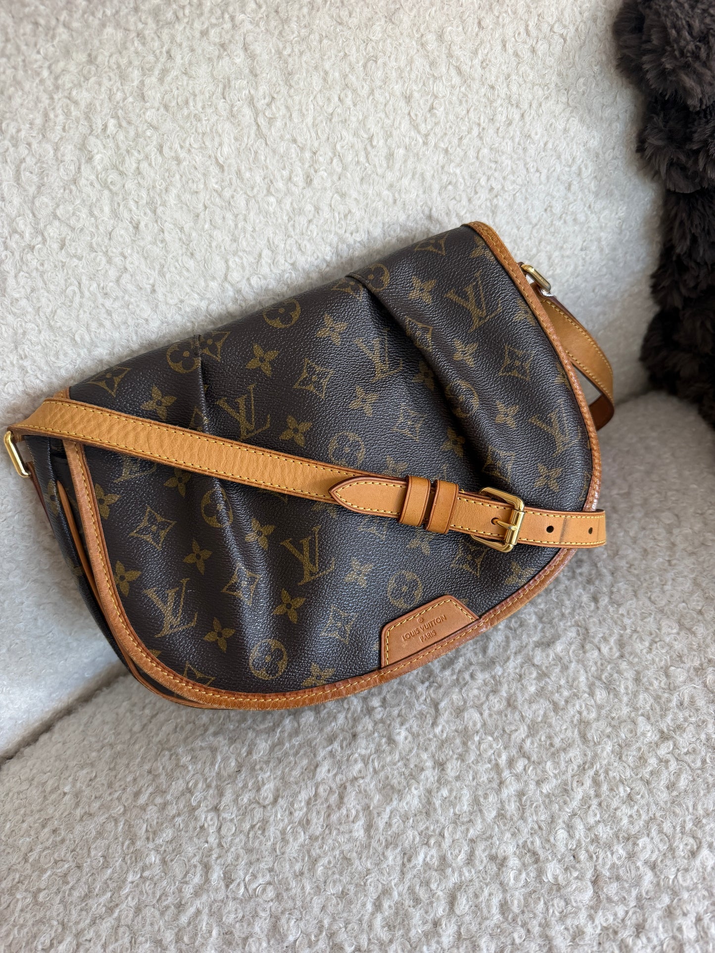 Pre-Owned LV Monogram Canvas Menilmontant Crossbody Bag