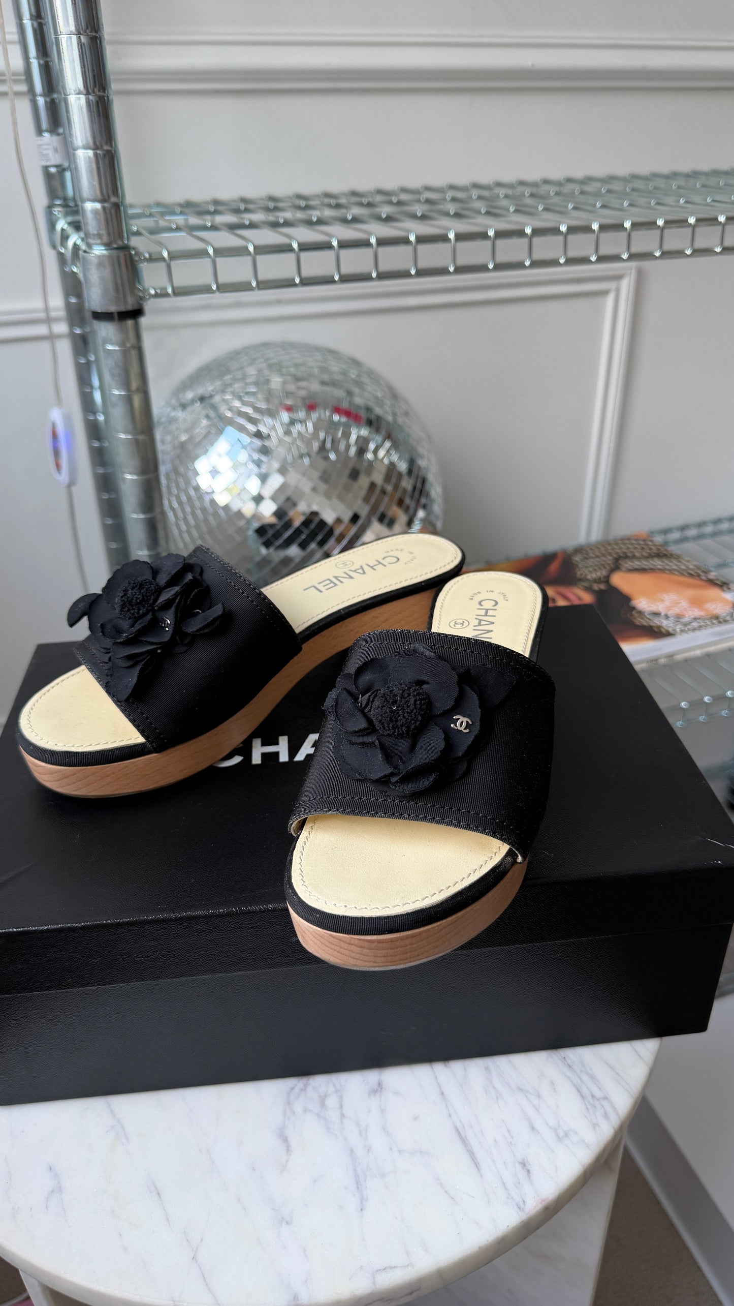 Pre-Owned Black Camellia Shoes (37)