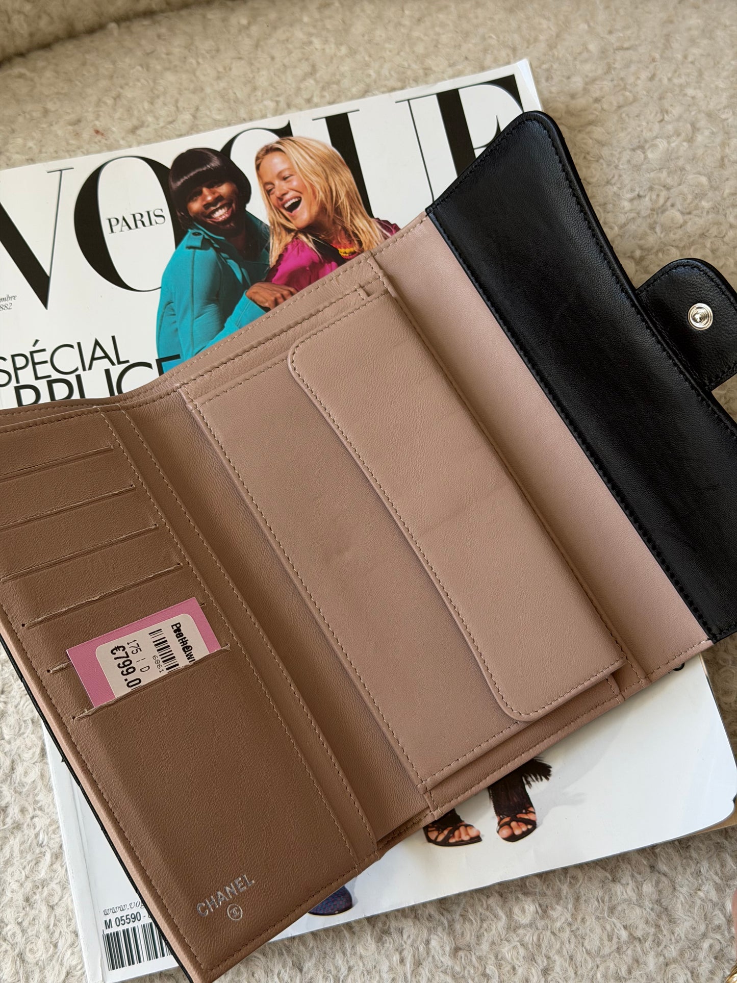 Pre-Owned Black Lambskin Leather Tri-Fold Wallet