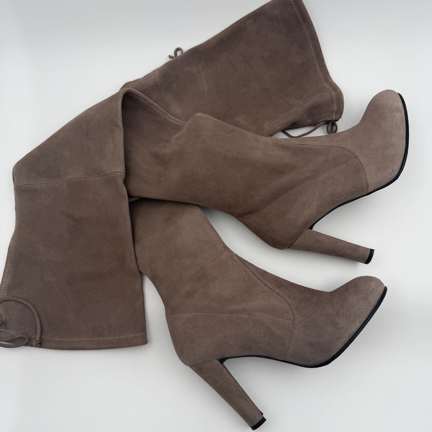 Pre-Owned Grey Suede Boots (38)