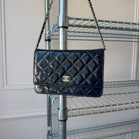 Pre-Owned Navy Patent Leather Wallet on Chain