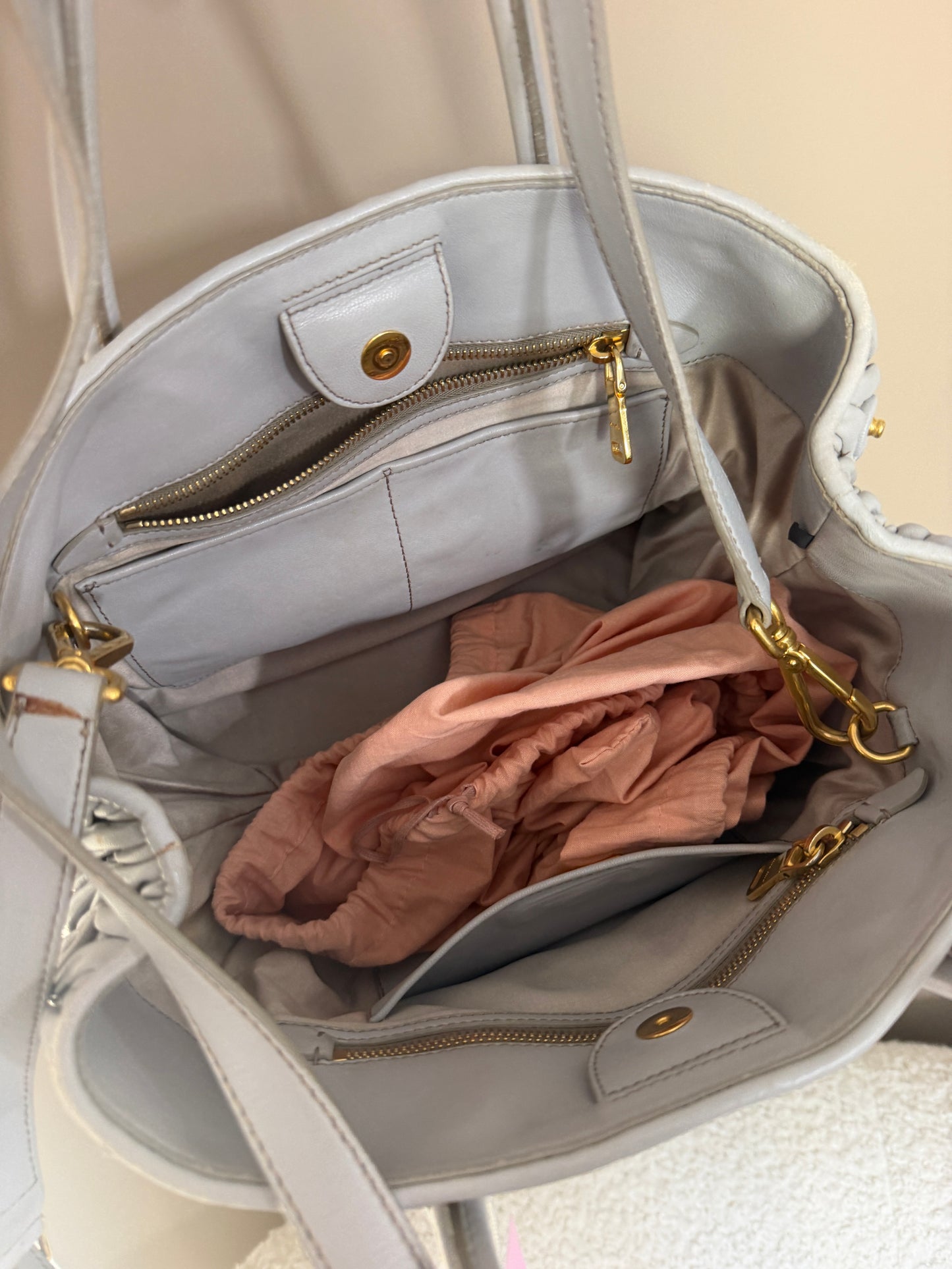 Pre-Owned Grey Ruffled Nappa Leather Crossbody Bag