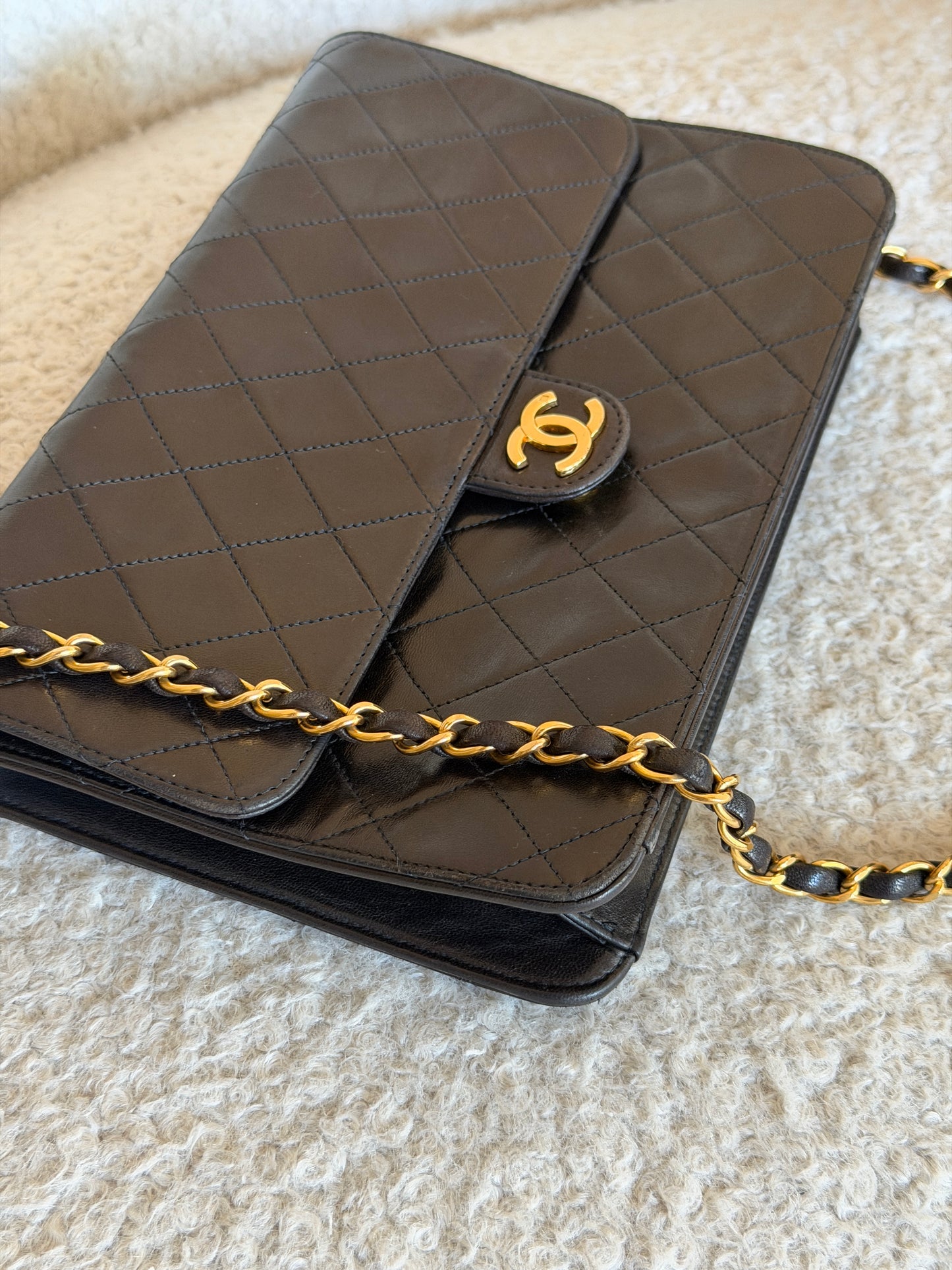 Pre-Owned Black Matelassé Lambskin Leather Handbag