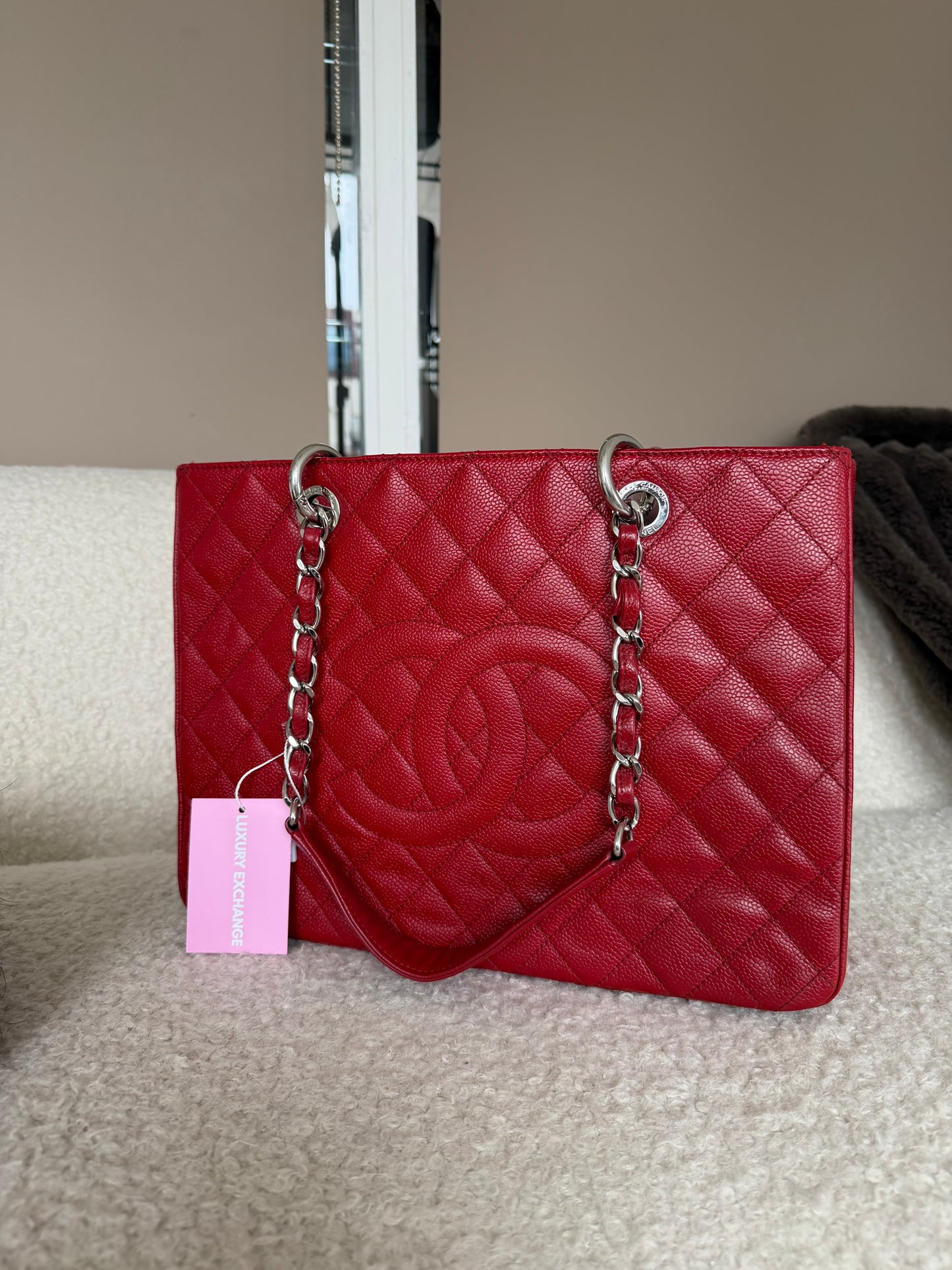 Pre-Owned Red Matelassé Caviar Leather GST Tote Handbag