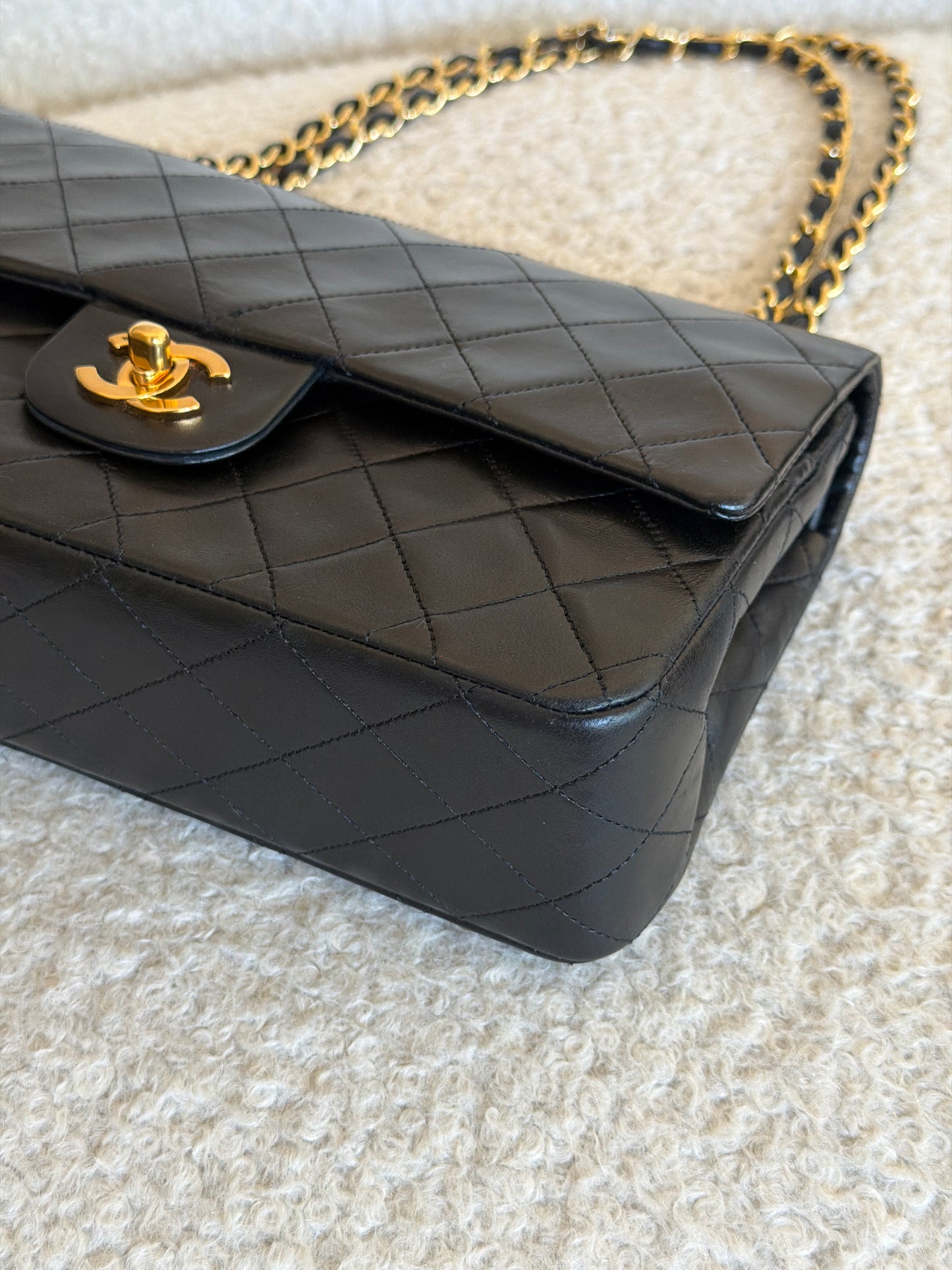 Pre-Owned Black Lambskin Medium Classic Double Flap Shoulder Bag