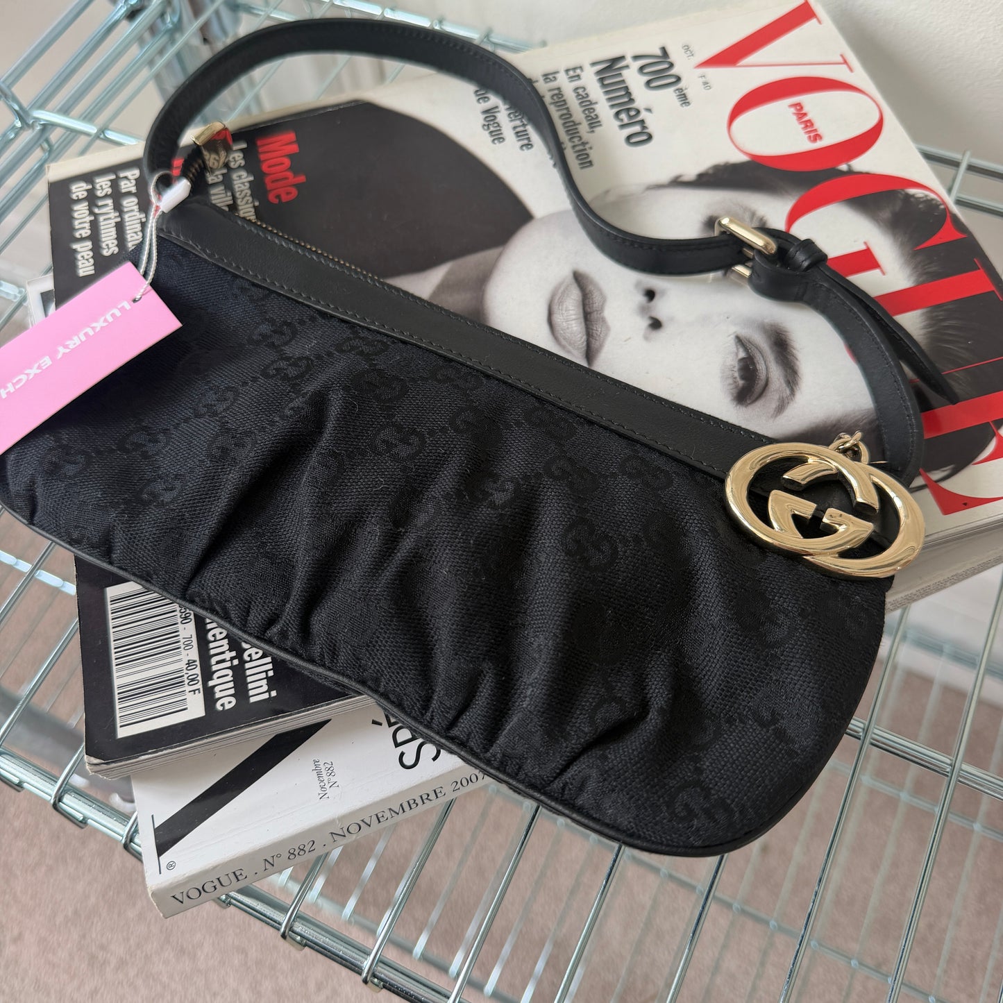Pre-Owned Black GG Canvas Shoulder Bag