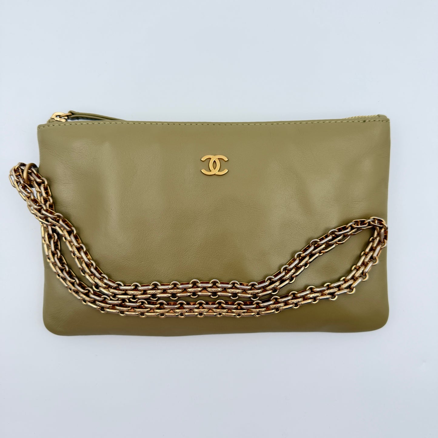 Pre-Owned Green Shiny Lambskin Leather Clutch Bag