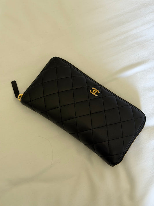 Pre-Owned Black Matelassé Lambskin Leather Zip Wallet