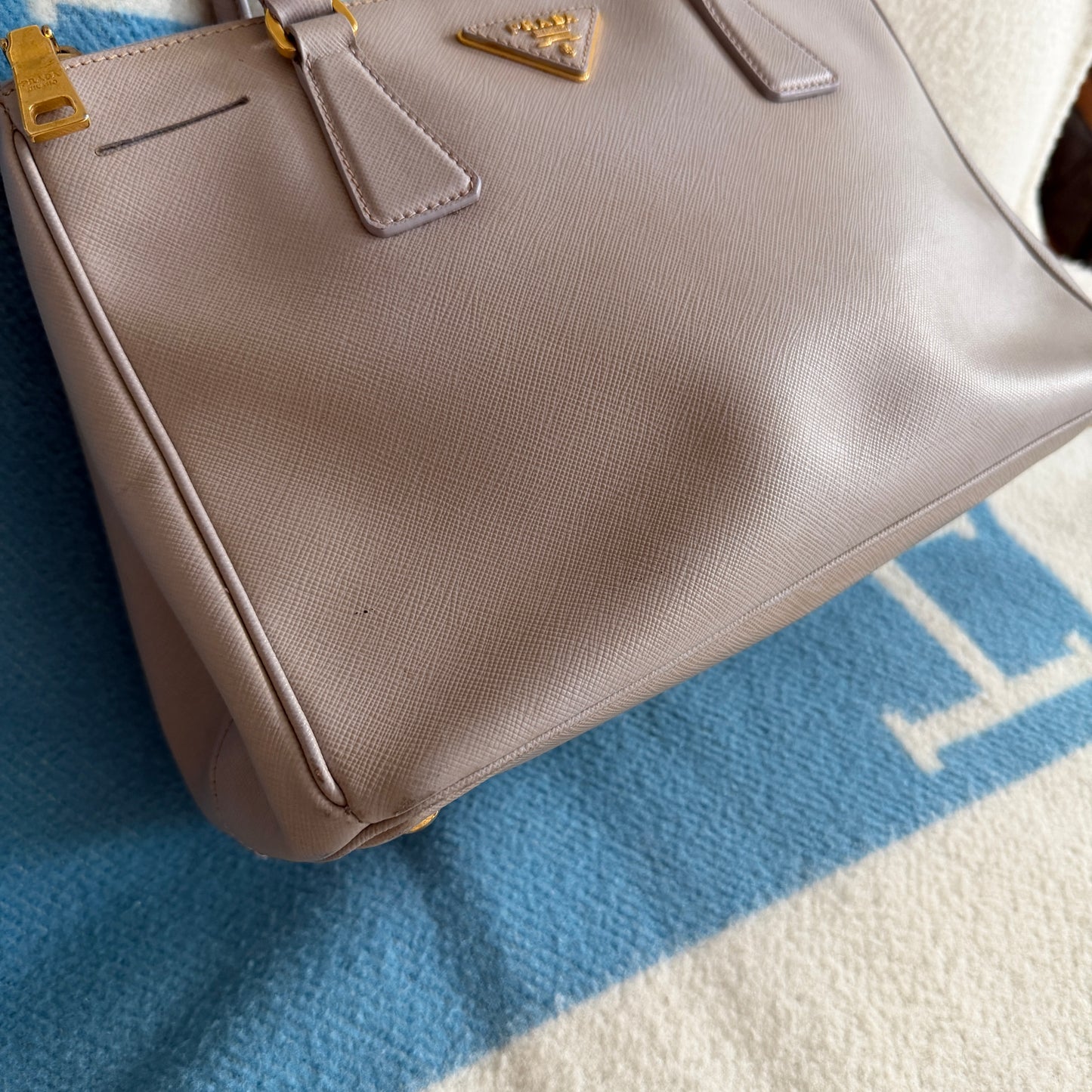 Pre-Owned Grey Saffiano Leather Galleria Handbag
