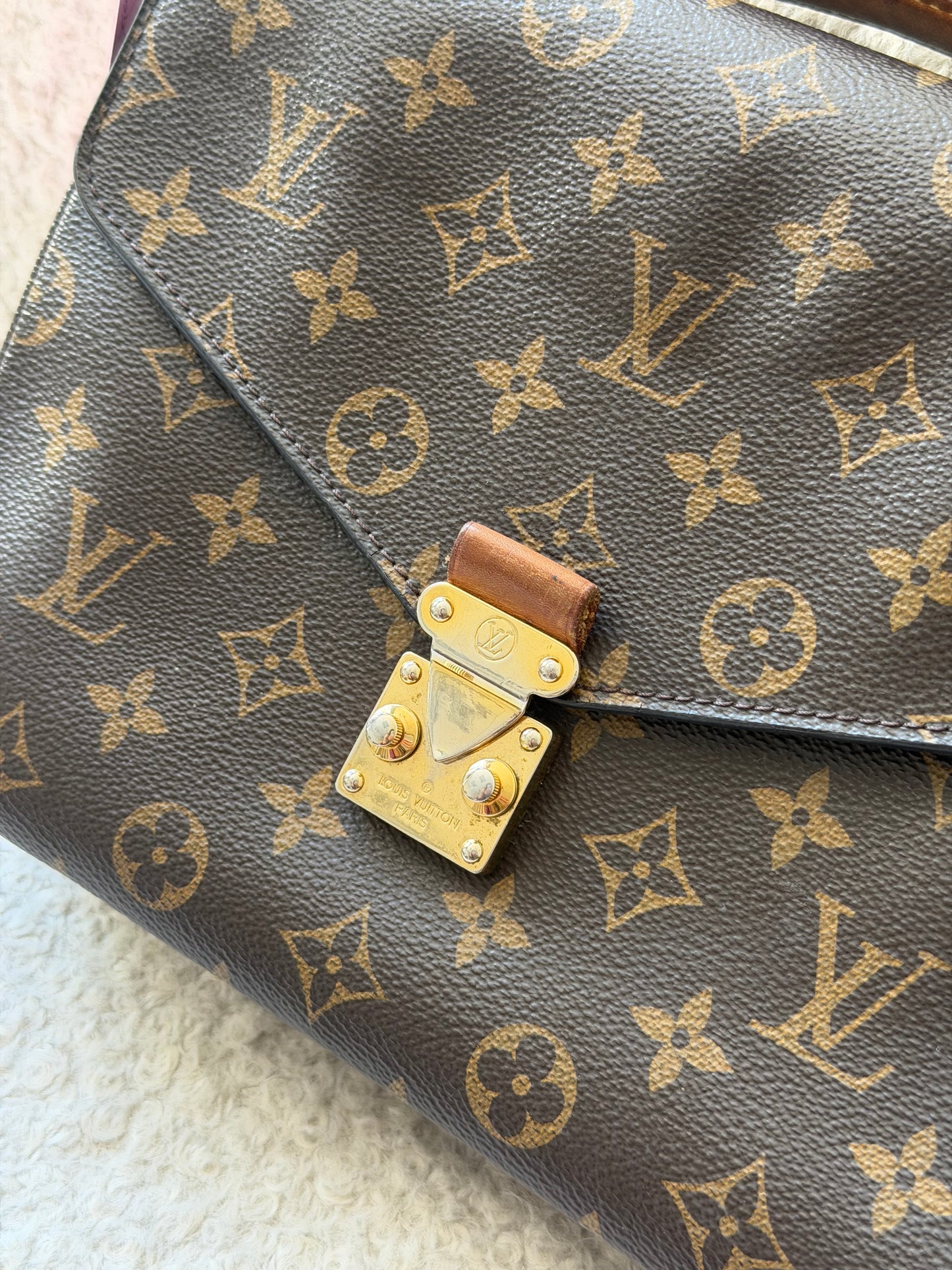 2018 Monogram Canvas Pochette Metis Handbag