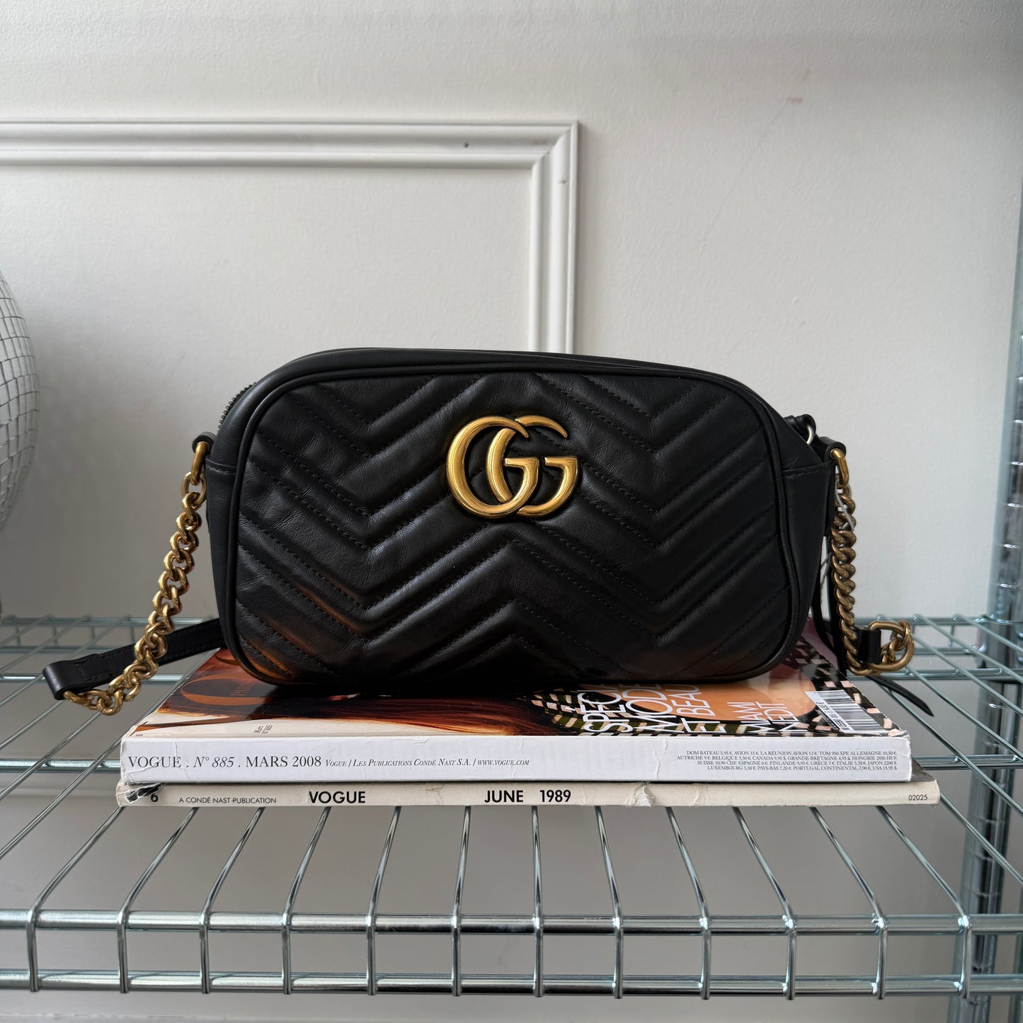Pre-Owned Black GG Marmont Leather Camera Bag