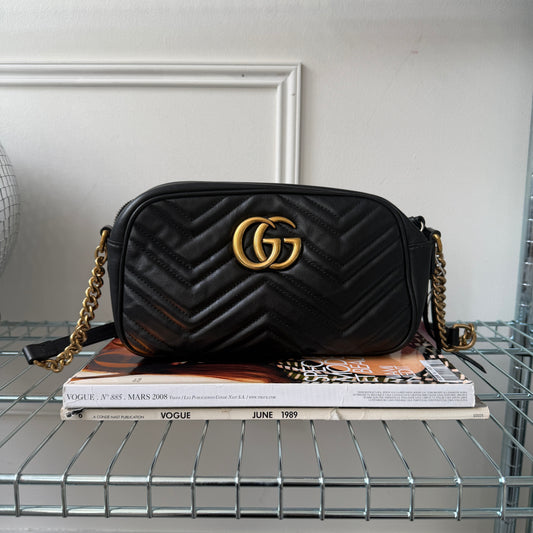 Pre-Owned Black GG Marmont Leather Camera Bag