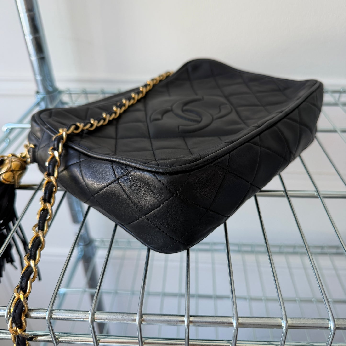 Pre-Owned Black Matelassé Lambksin Leather Camera Bag