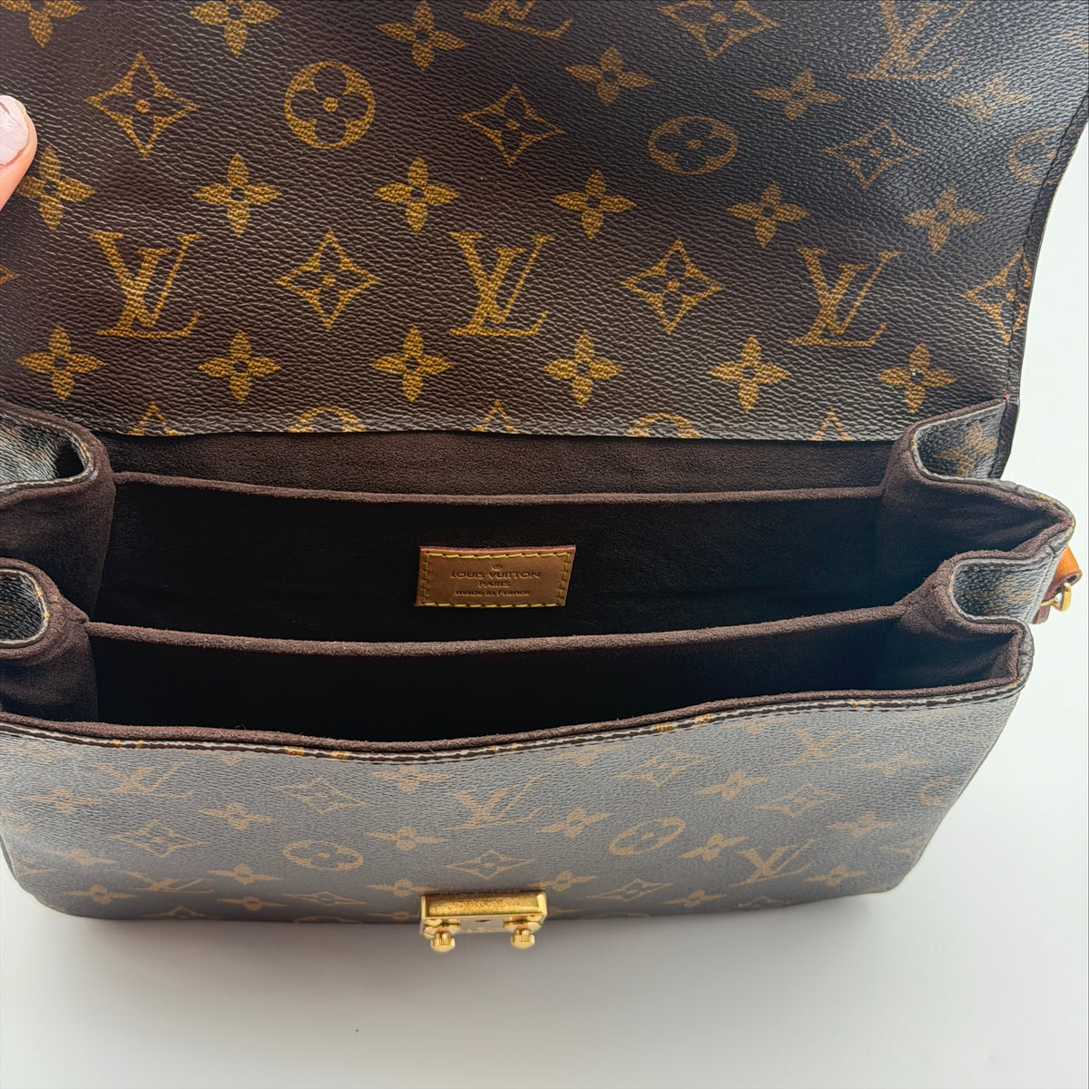 Pre-Owned LV Monogram Canvas Pochette Metis Crossbody Bag