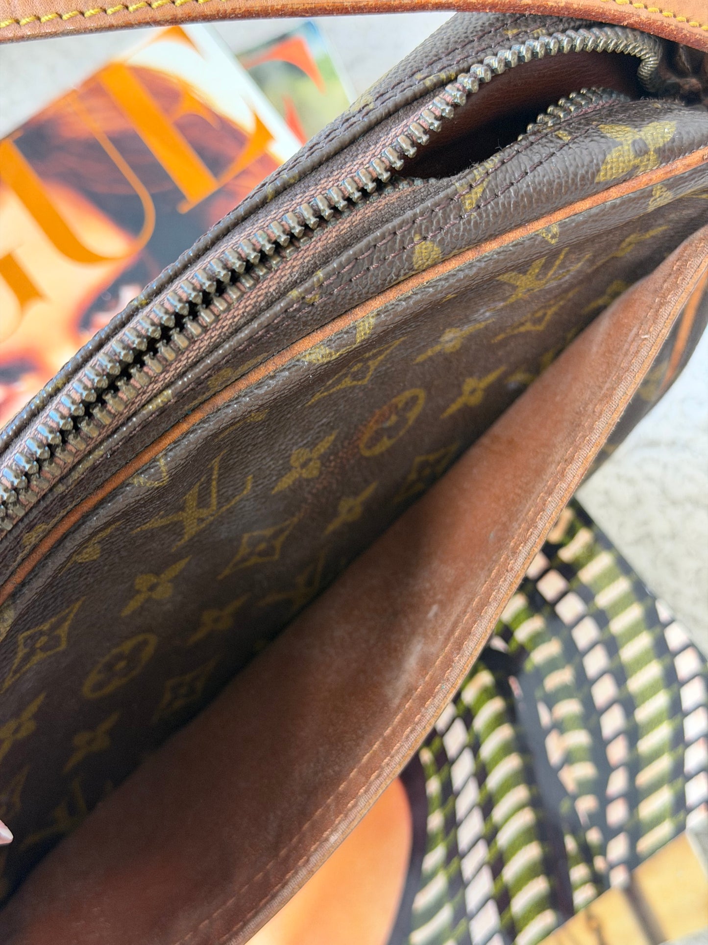 Monogram Canvas Jeune Fille