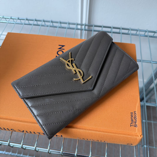 Pre-Owned Grey Caviar Leather Wallet
