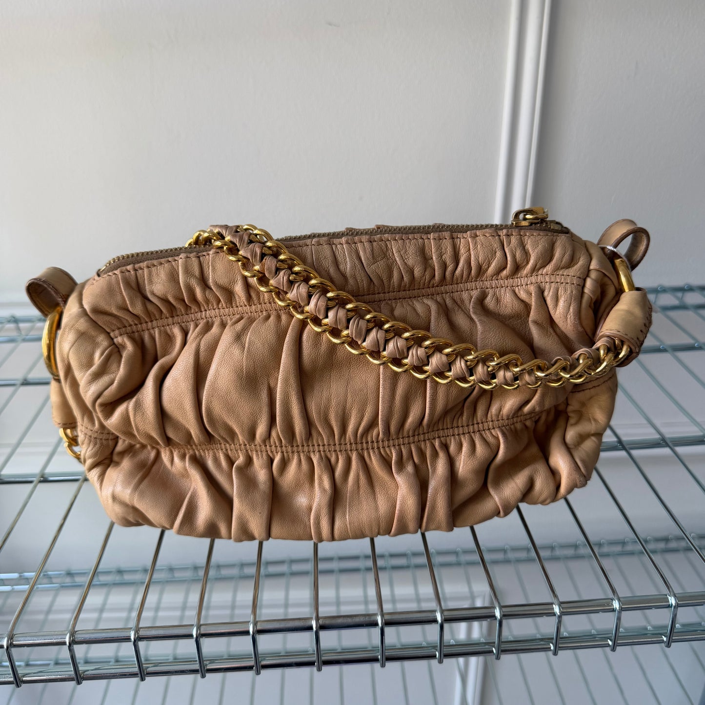 Pre-Owned Beige Ruffled Leather Shoulder Bag
