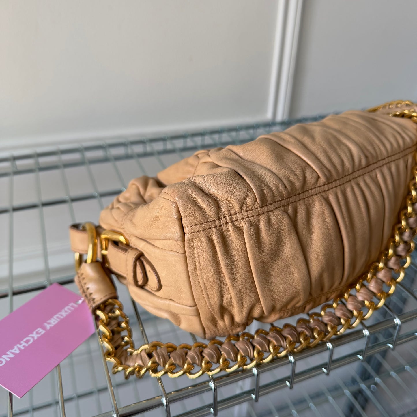 Pre-Owned Beige Ruffled Leather Shoulder Bag