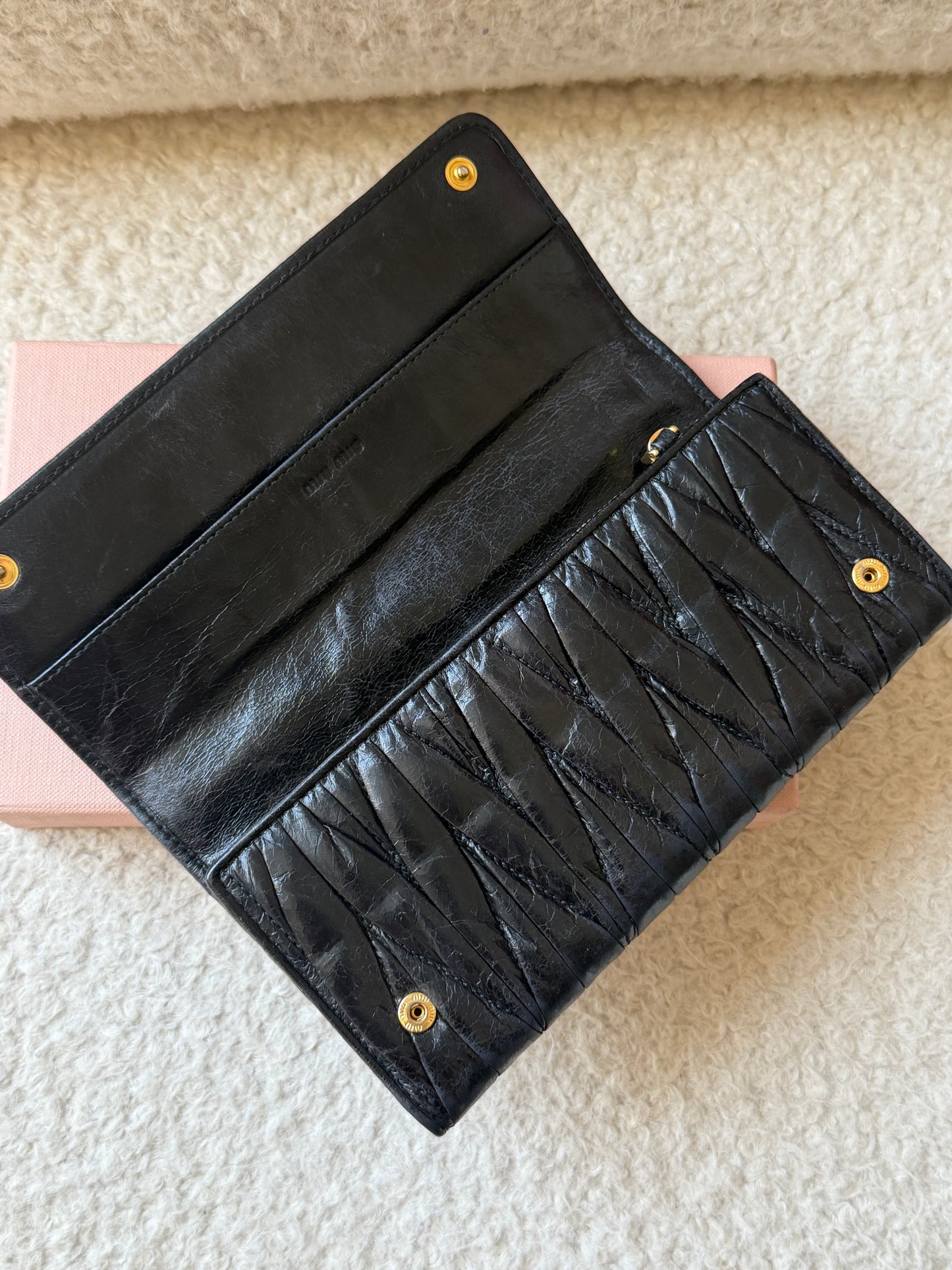 Pre-Owned Black Ruffled Nappa Leather Wallet