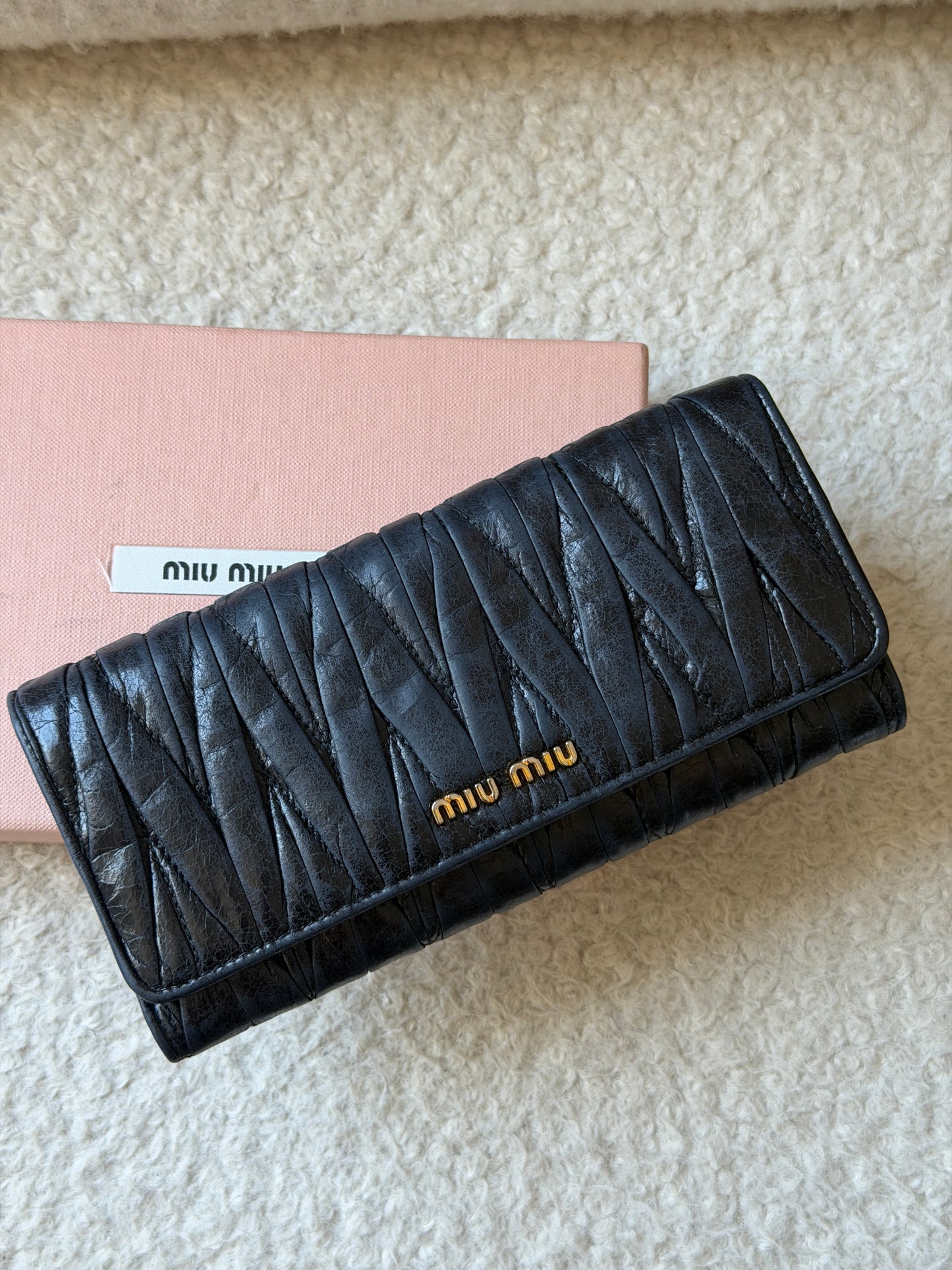 Pre-Owned Black Ruffled Nappa Leather Wallet