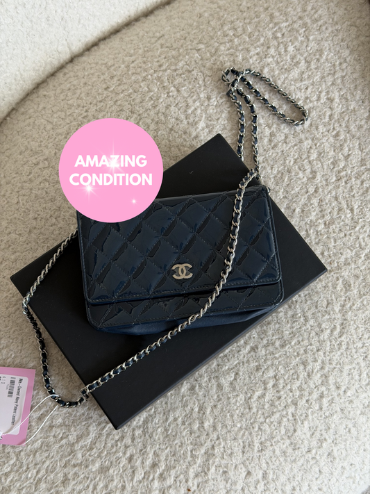 Pre-Owned Navy Patent Leather Wallet on Chain