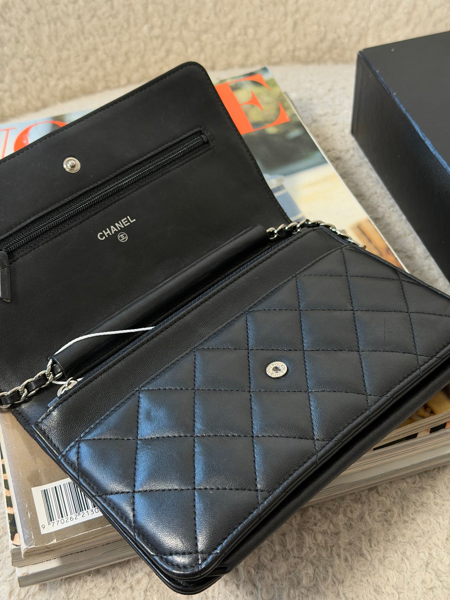 Pre-Owned Black Lambskin Leather Handbag