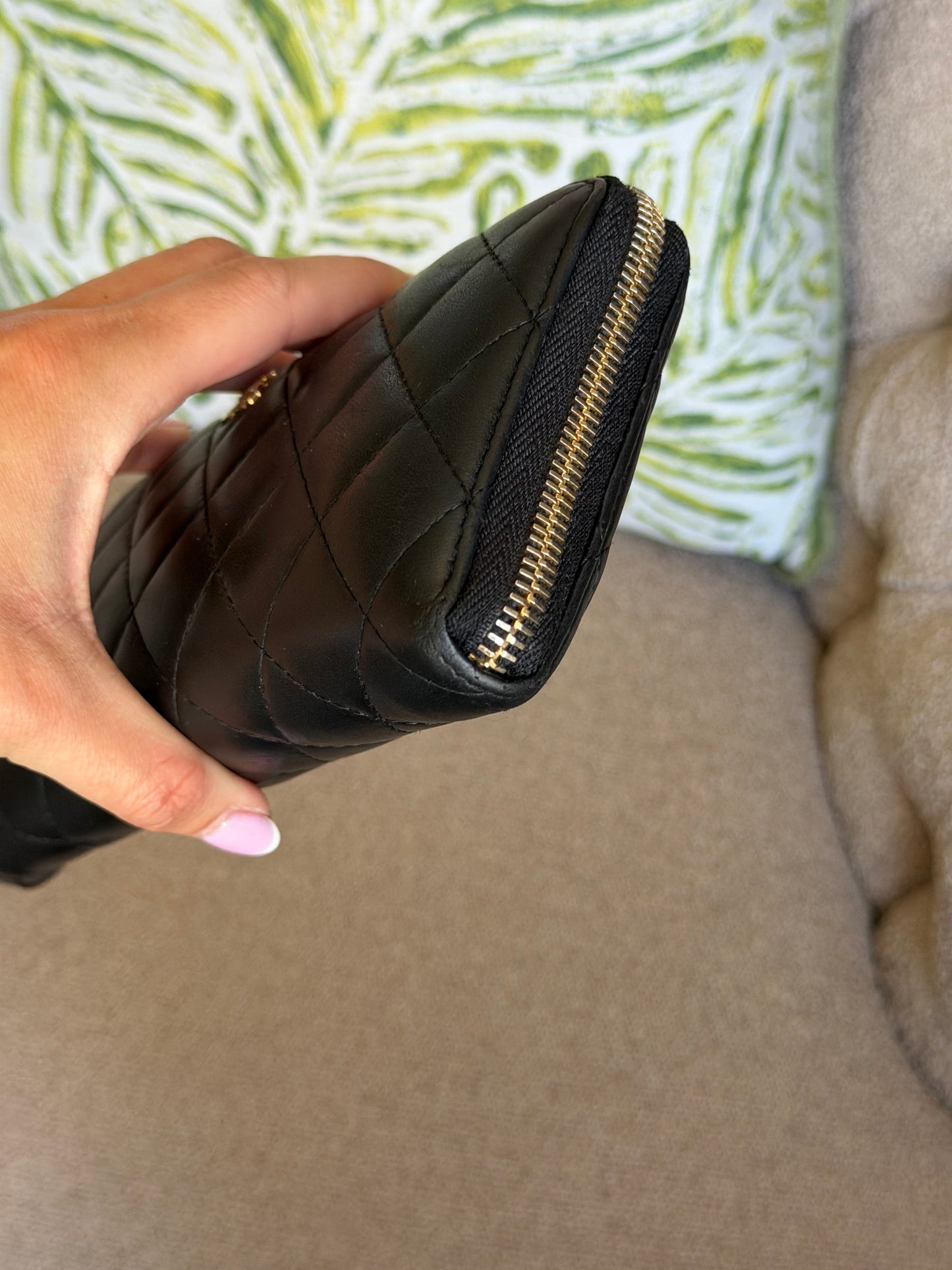 Pre-Owned Black Matelassé Lambskin Leather Zip Wallet