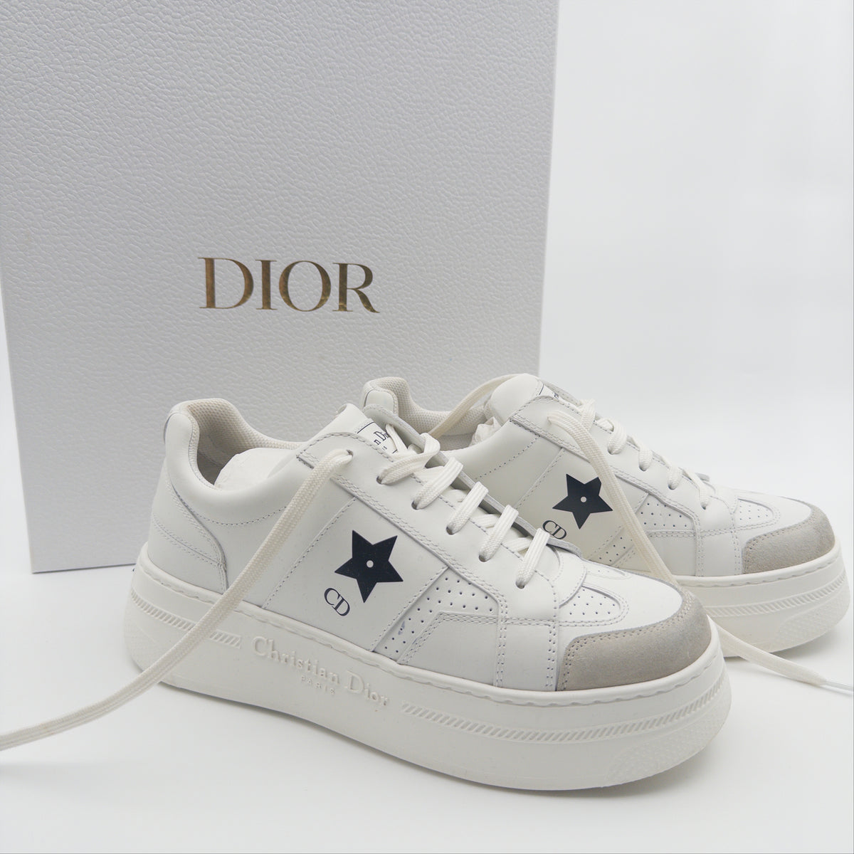 Pre-Owned White Leather Trainers (38)