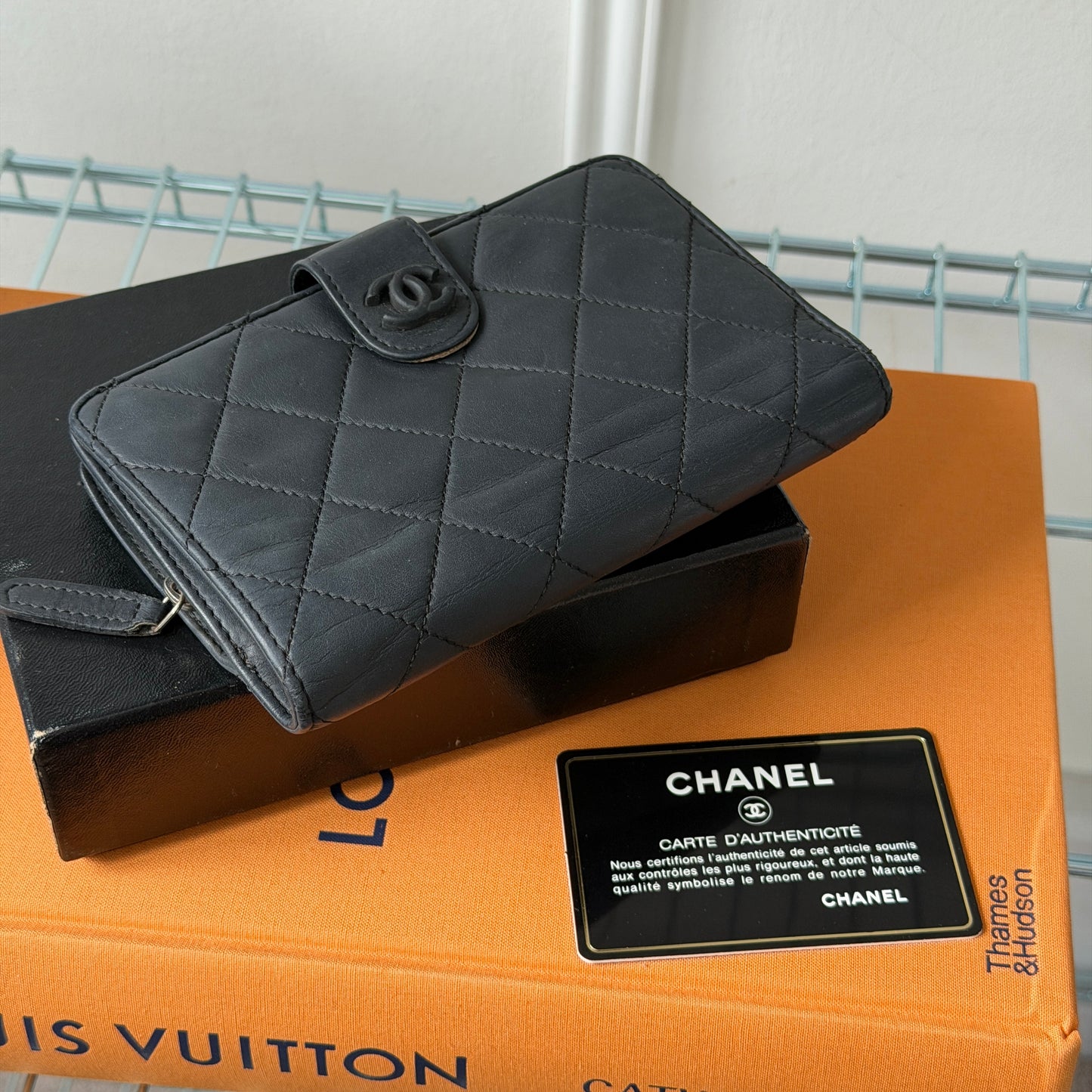Pre-Owned Black Lambskin Leather Wallet