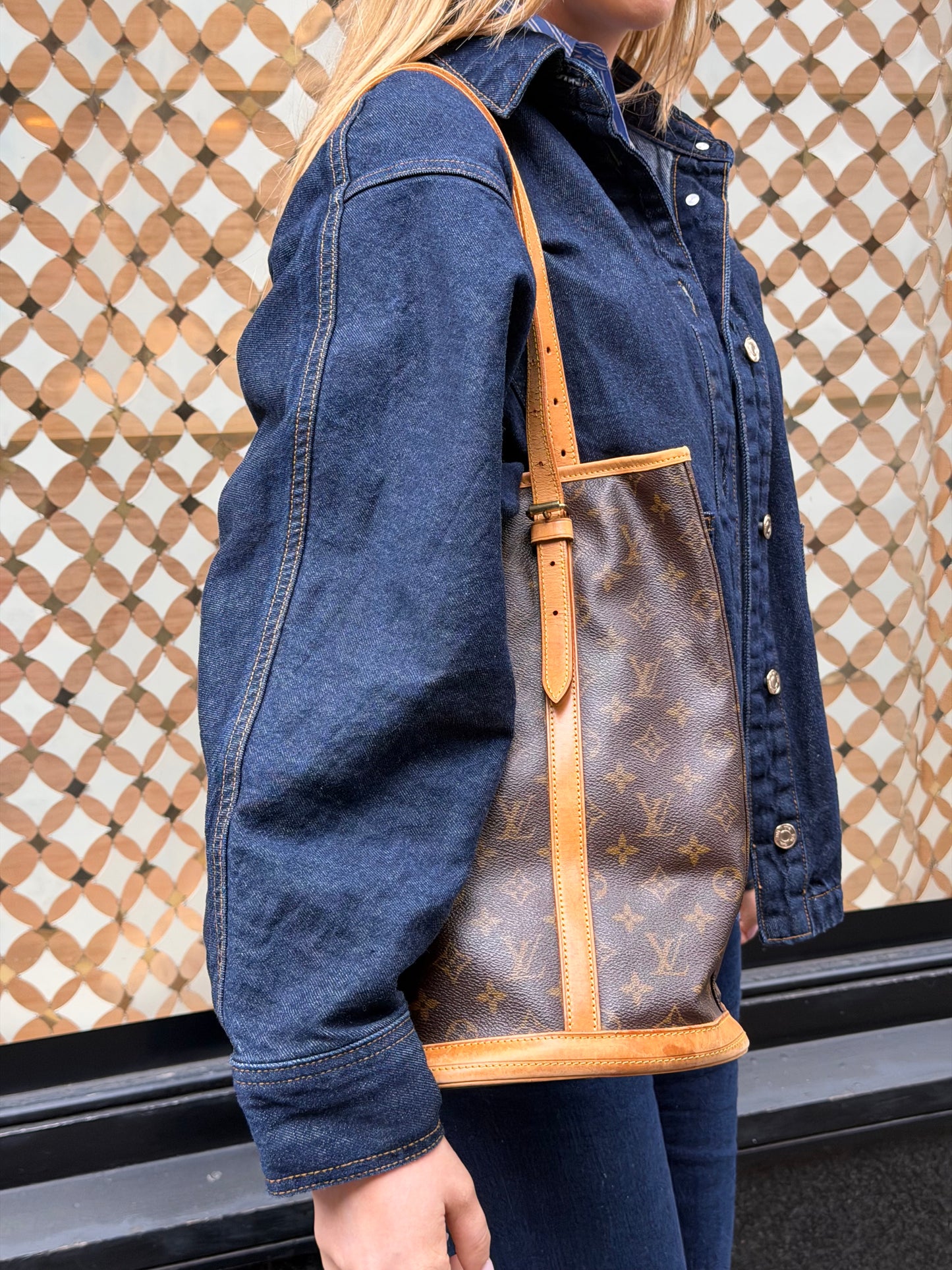 LV Monogram Canvas Bucket Bag GM - Pre-Owned