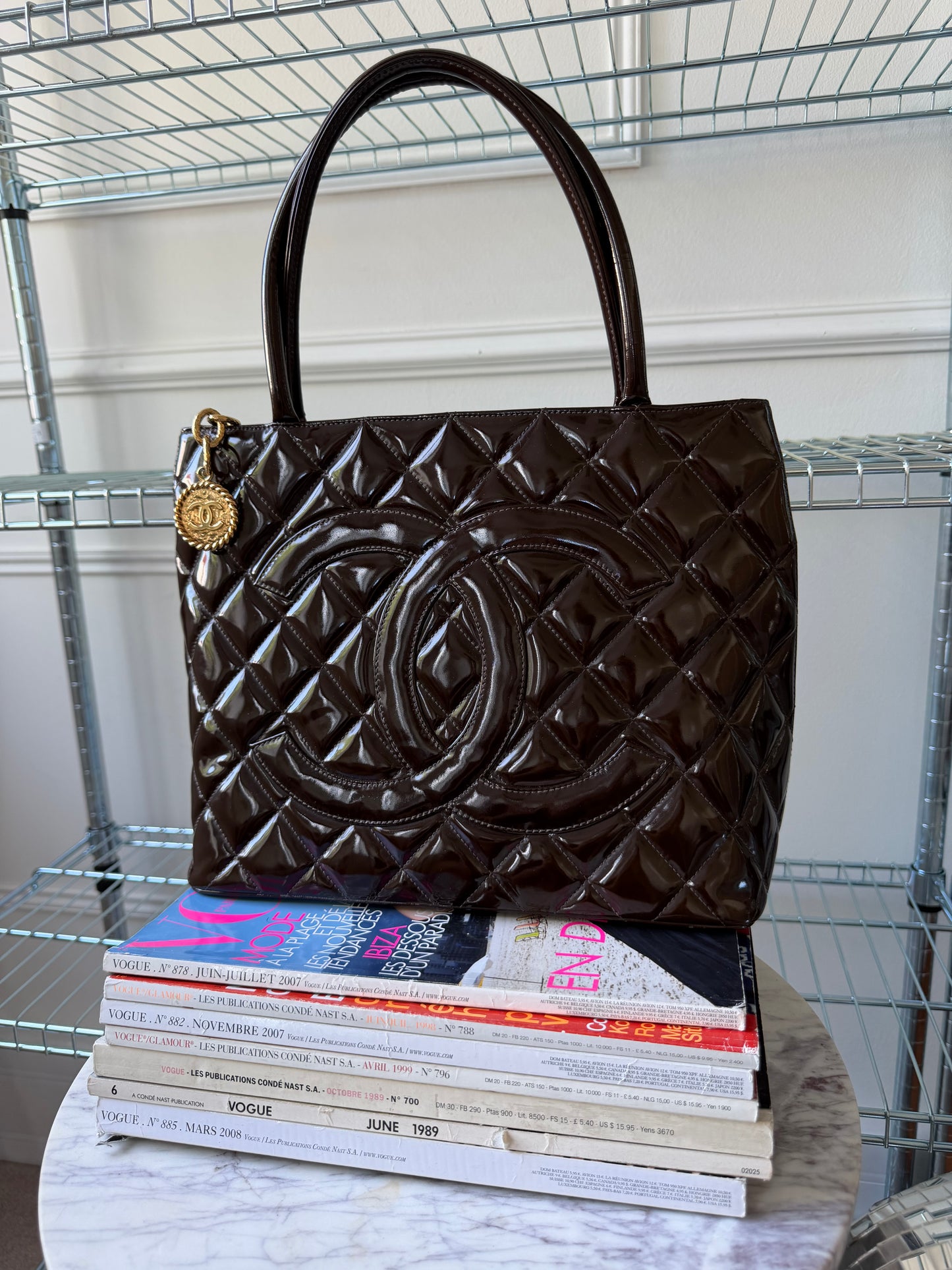 Pre-Owned Brown Patent Leather Medallion Tote Bag