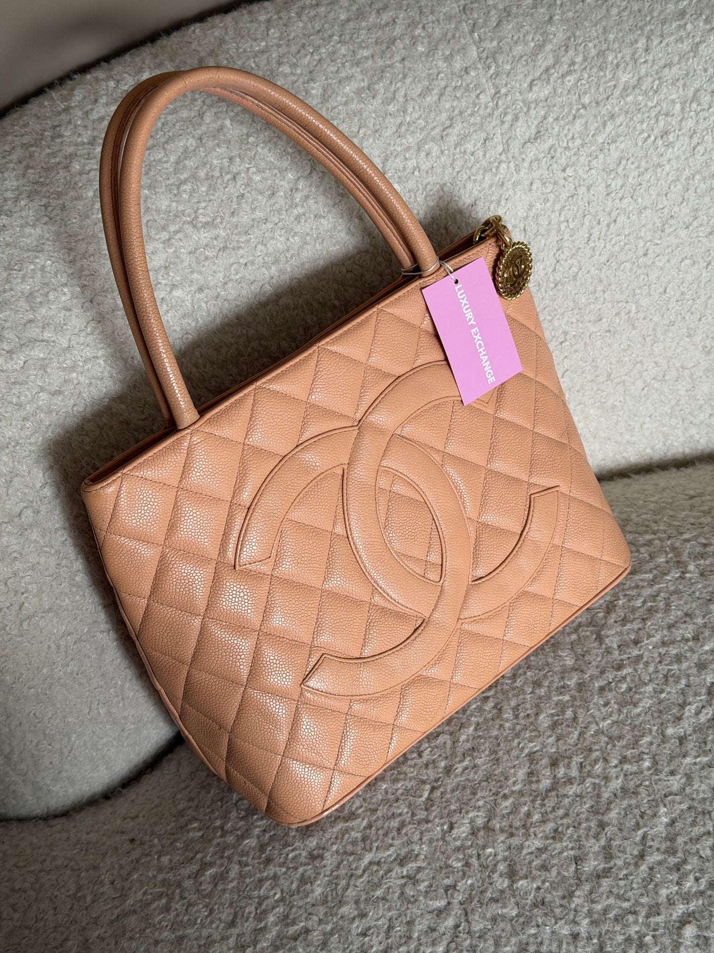 Pre-Owned Pink Matelassé Caviar Leather Medallion Tote Bag