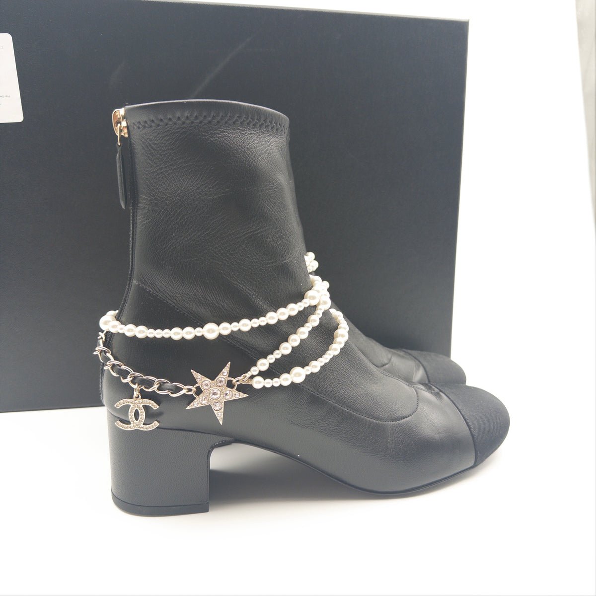 Pre-Owned Black Leather Boots (39)