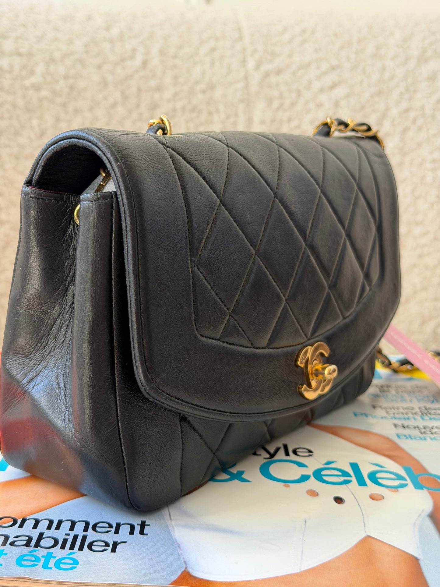 Pre-Owned Black Matelassé Lambskin Diana Single Flap Crossbody