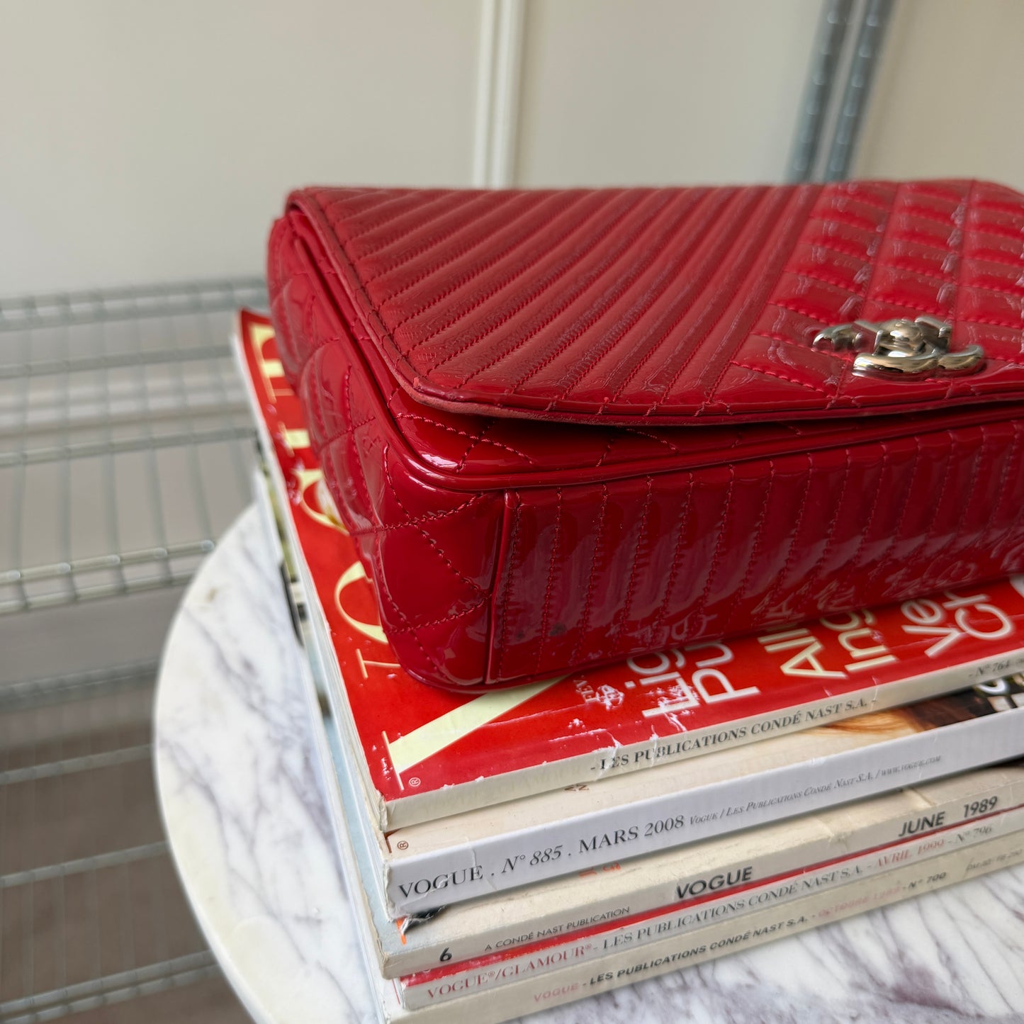 Pre-Owned Red Chevron/Matelassé Patent Crossbody Single Flap Bag