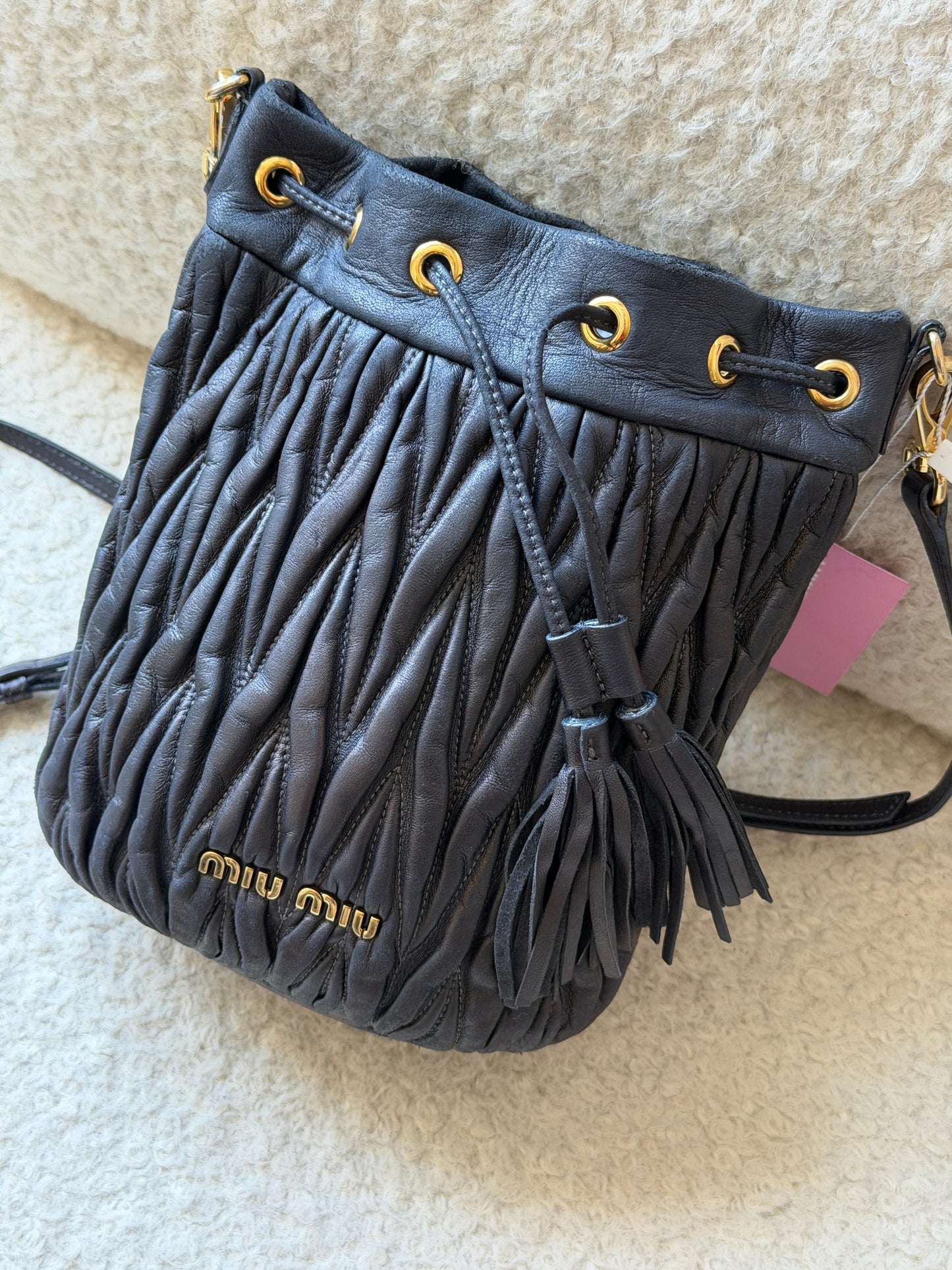 Pre-Owned Black Ruffled Leather Bucket Bag