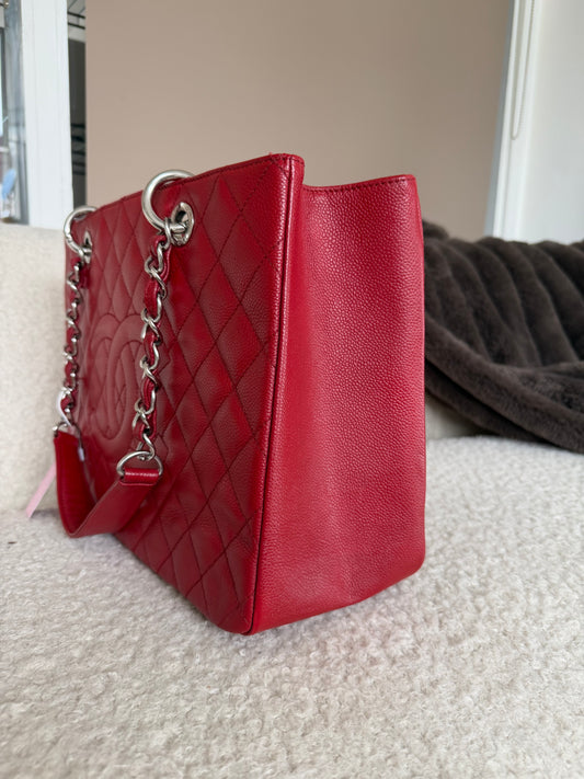 Pre-Owned Red Matelassé Caviar Leather GST Tote Handbag